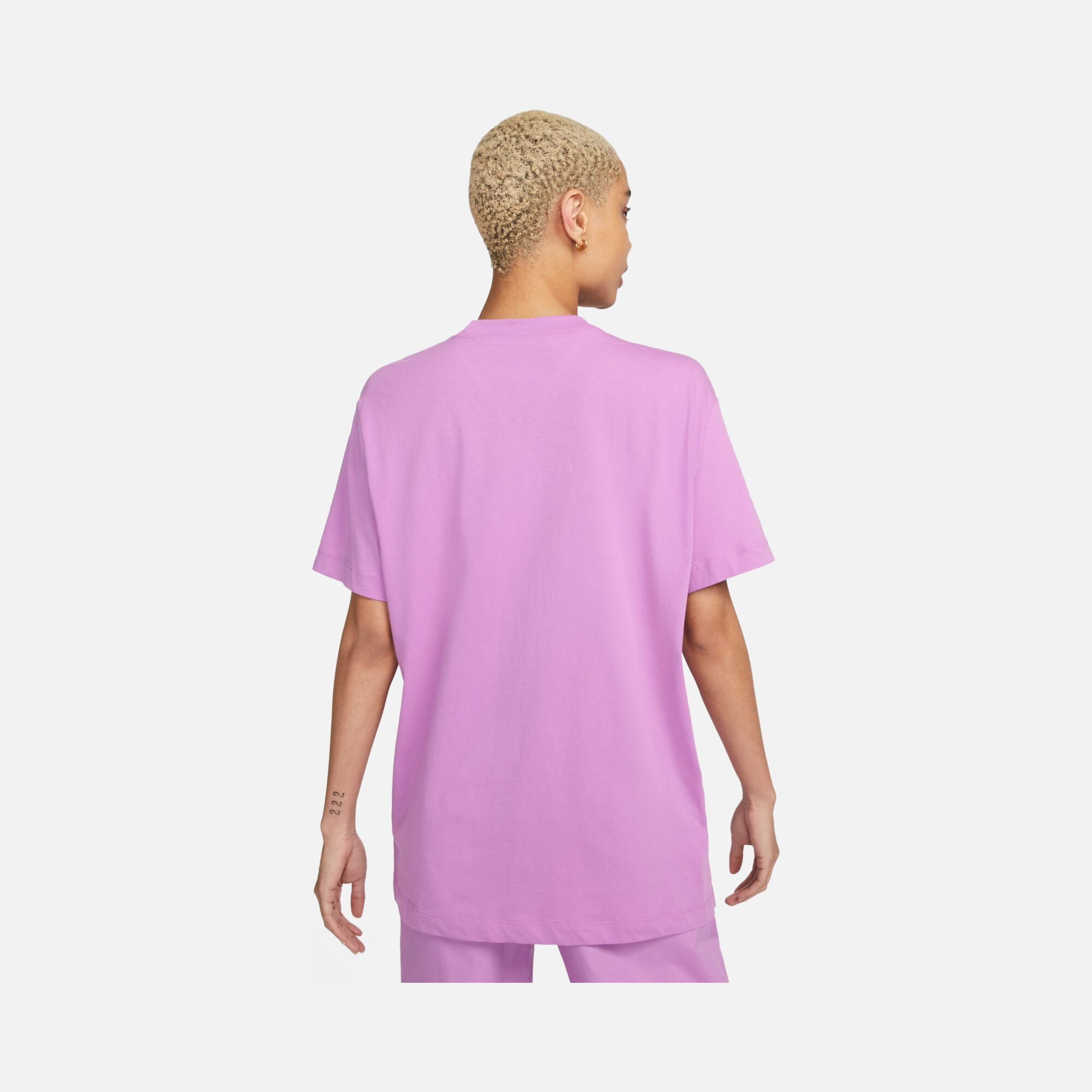 Nike Sportswear Gel-Midi Swoosh Graphic Boyfriend Short-Sleeve Kadın Tişört
