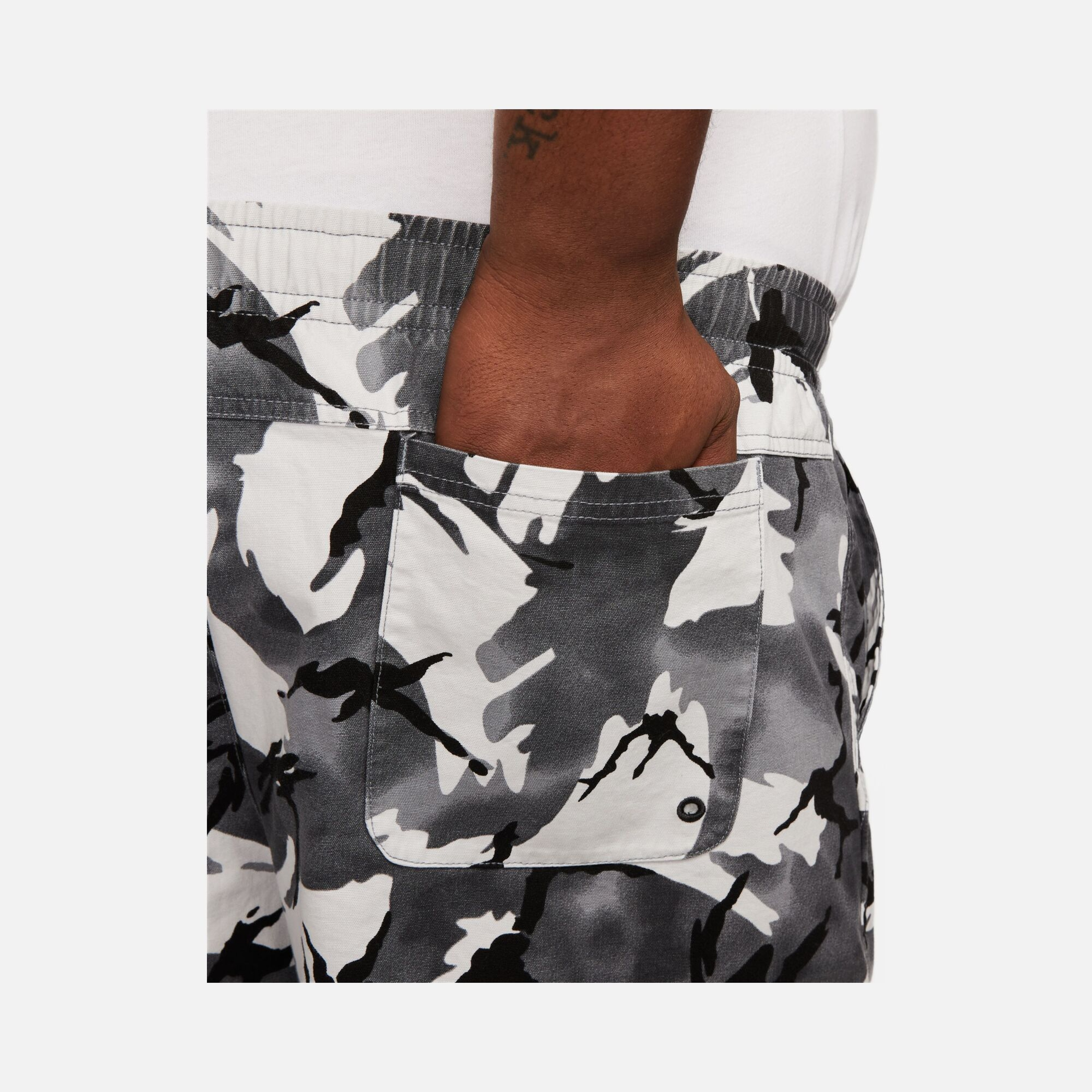 Nike Sportswear Club+ Woven Flow Camuoflage Oppression Erkek Şort