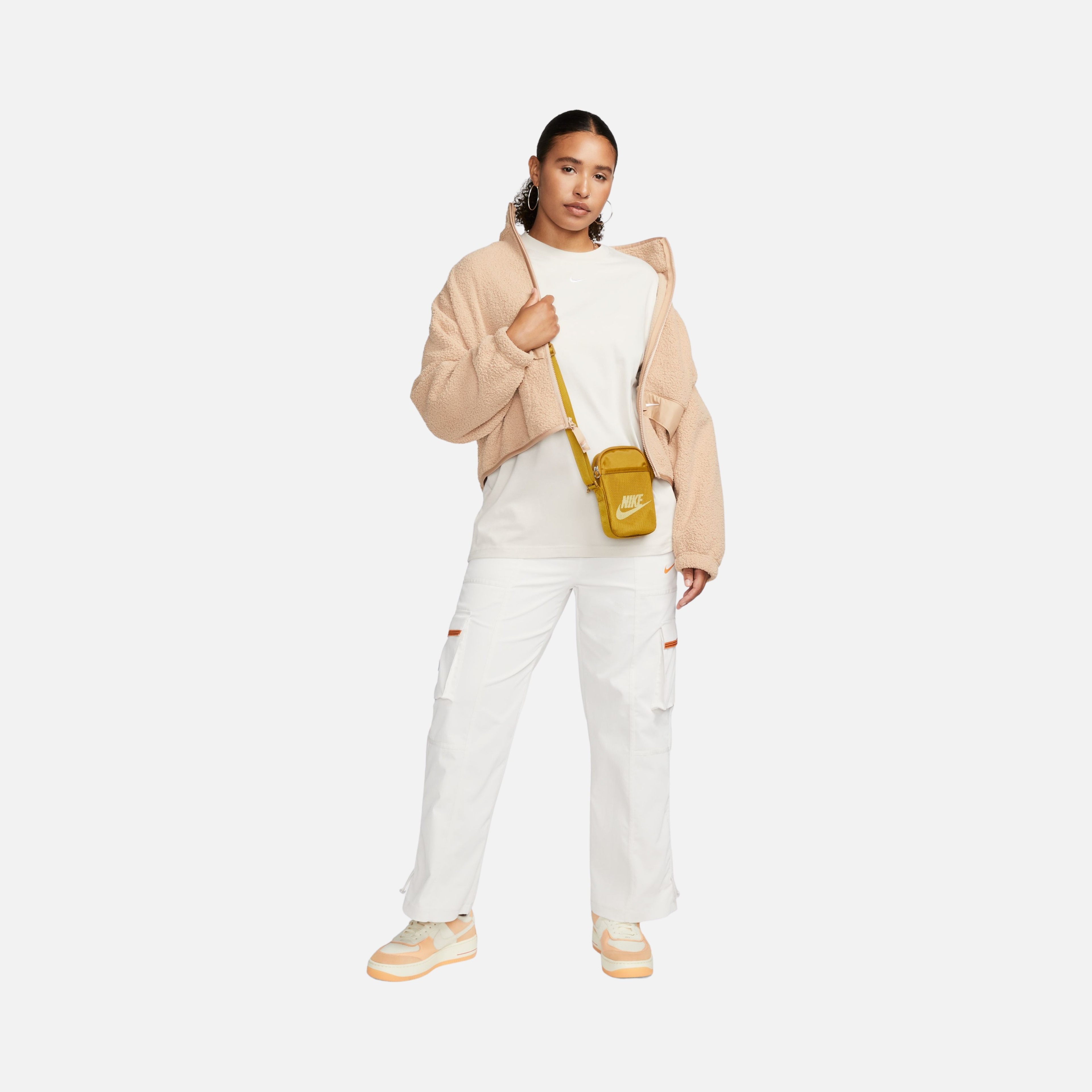 Nike Sportswear Essential Loose Fit Short-Sleeve Kadın Tişört