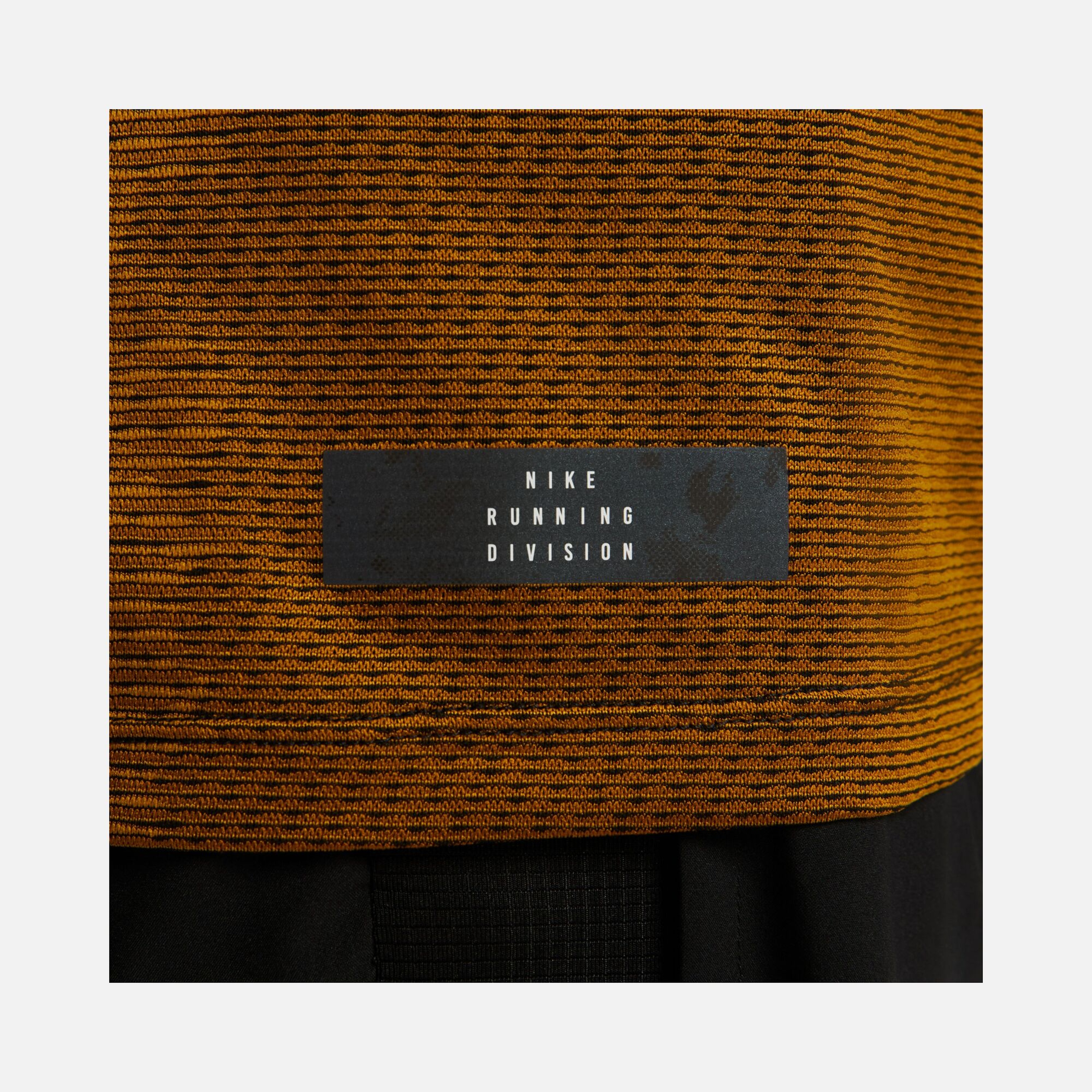 Nike Dri-Fit ADV Run Division Techknit Running Short-Sleeve Erkek Tişört