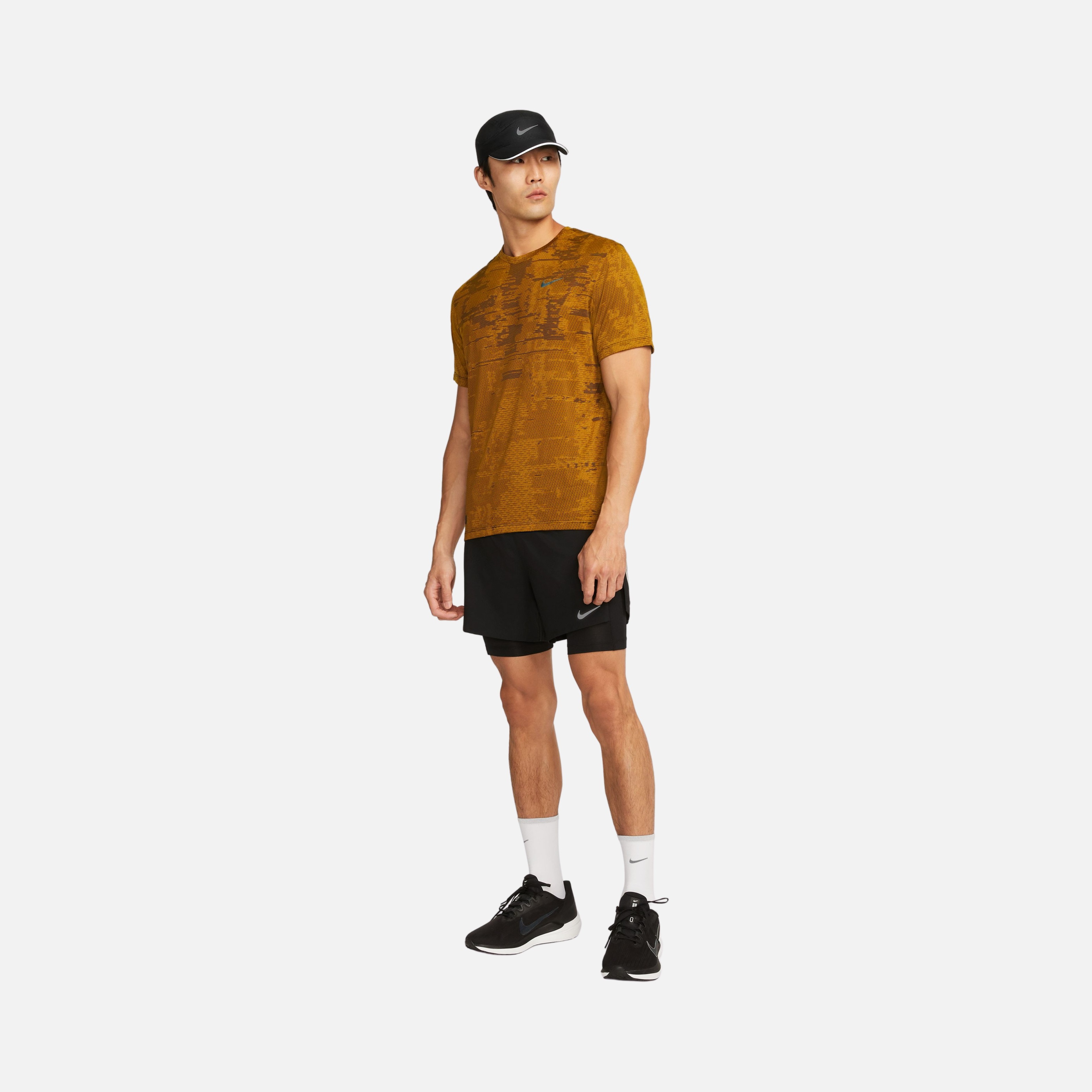 Nike Dri-Fit ADV Run Division Techknit Running Short-Sleeve Erkek Tişört
