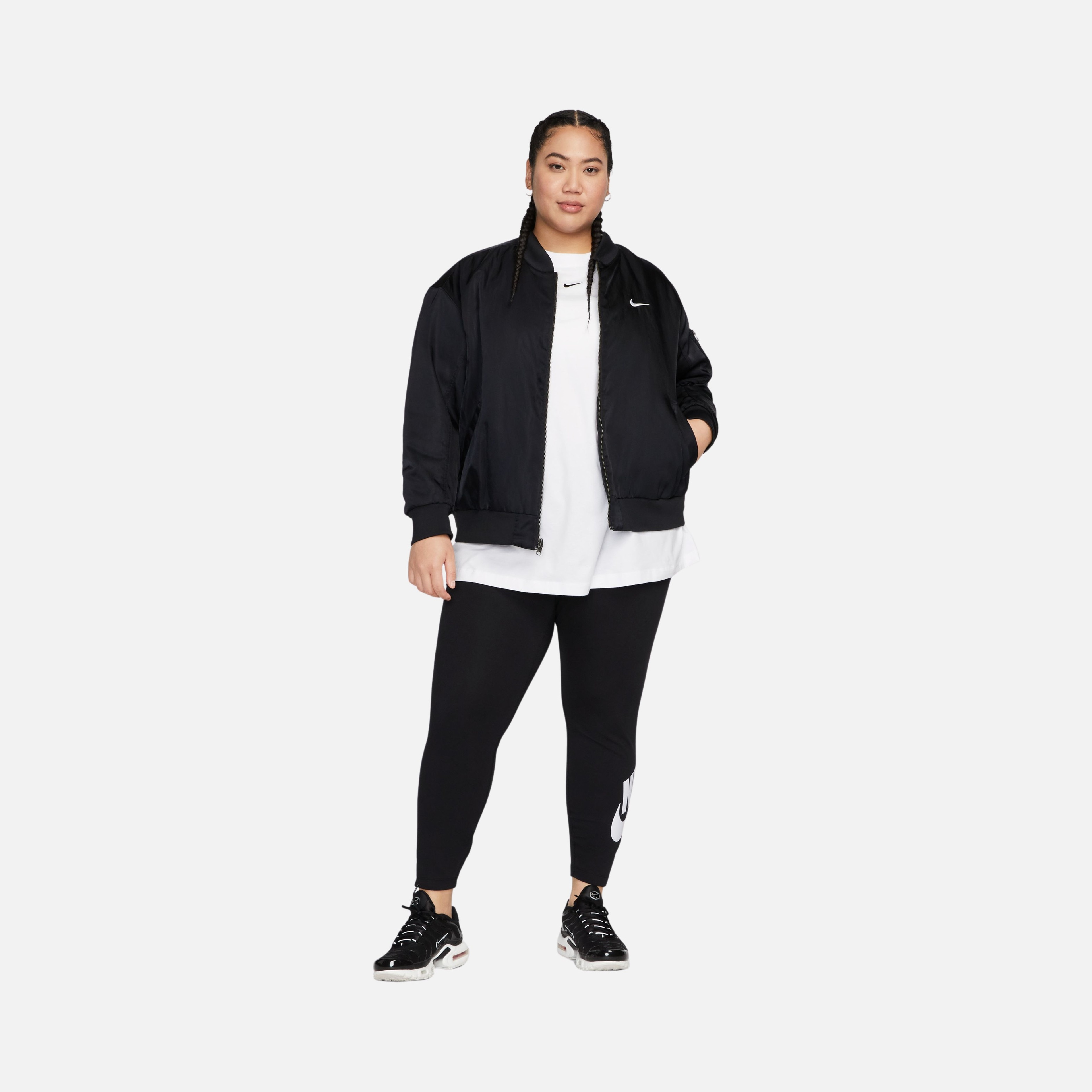 Nike Sportswear Essential Relaxed Fit Short-Sleeve (Plus Size) Kadın Tişört