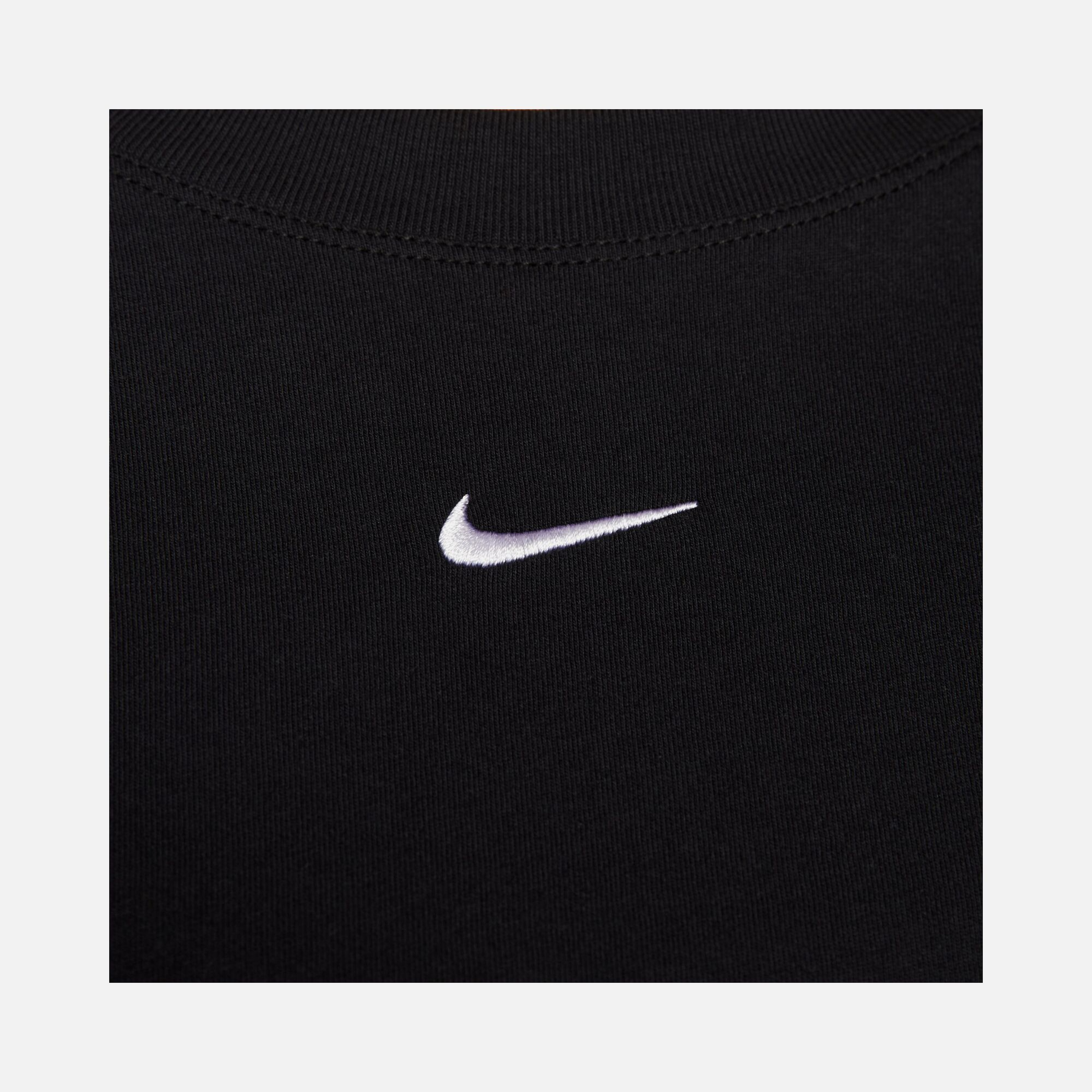 Nike Sportswear Essential Relaxed Fit Short-Sleeve (Plus Size) Kadın Tişört