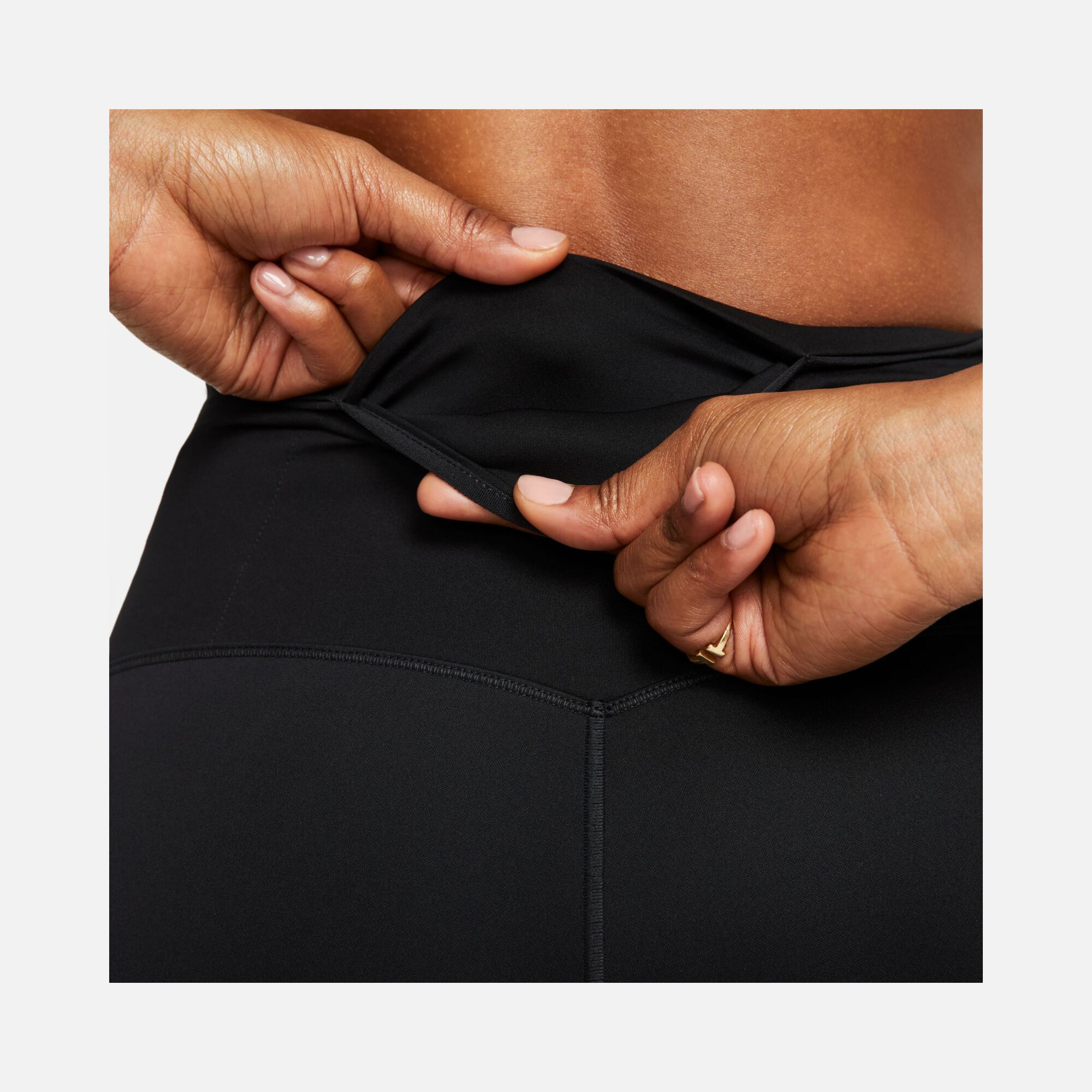 Nike Dri-Fit Go Firm-Support High-Waisted 20cm (approx.) Biker Training Kadın Şort
