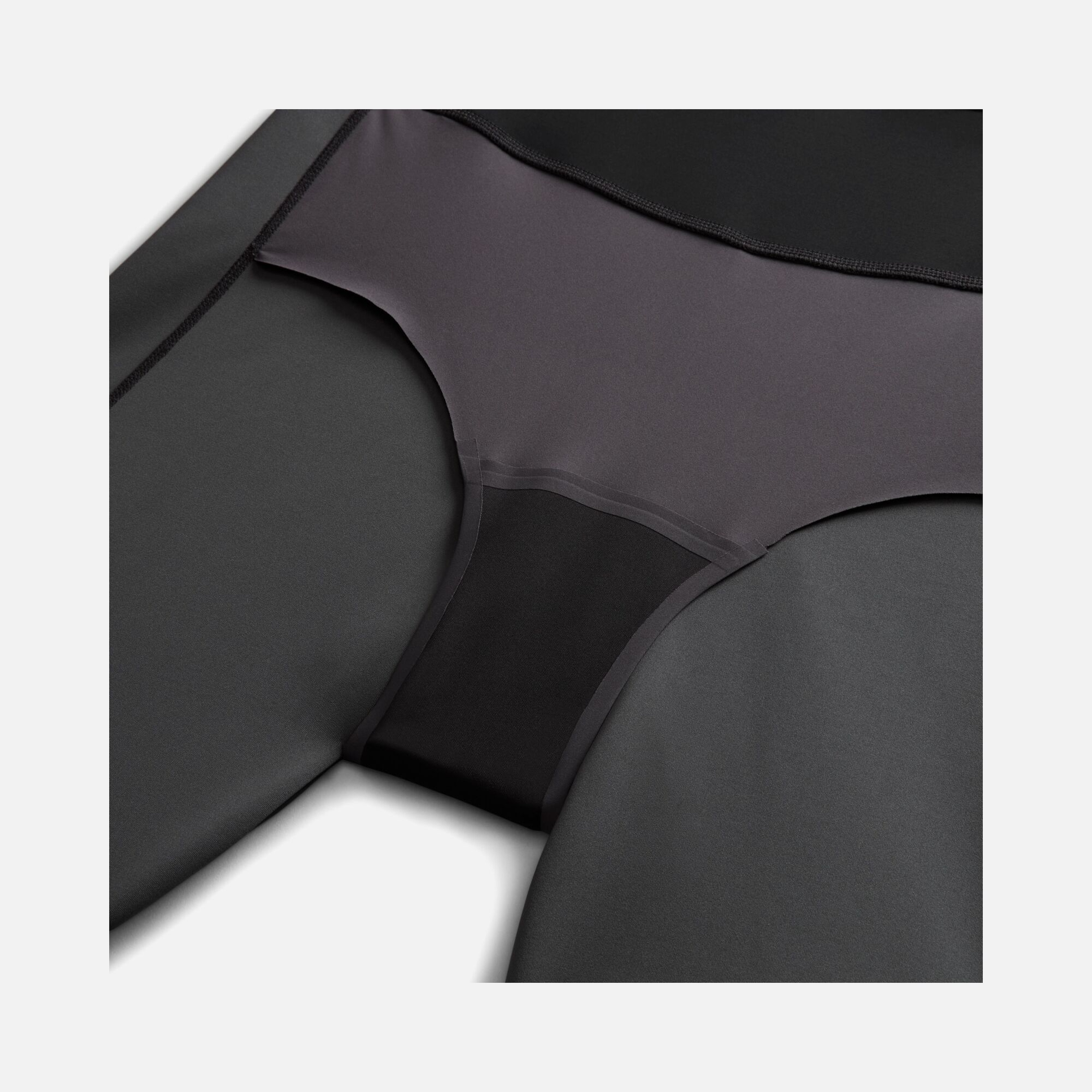 Nike One Dri-Fit Leak Protection: Period 7" Mid Rise Training Kadın Şort