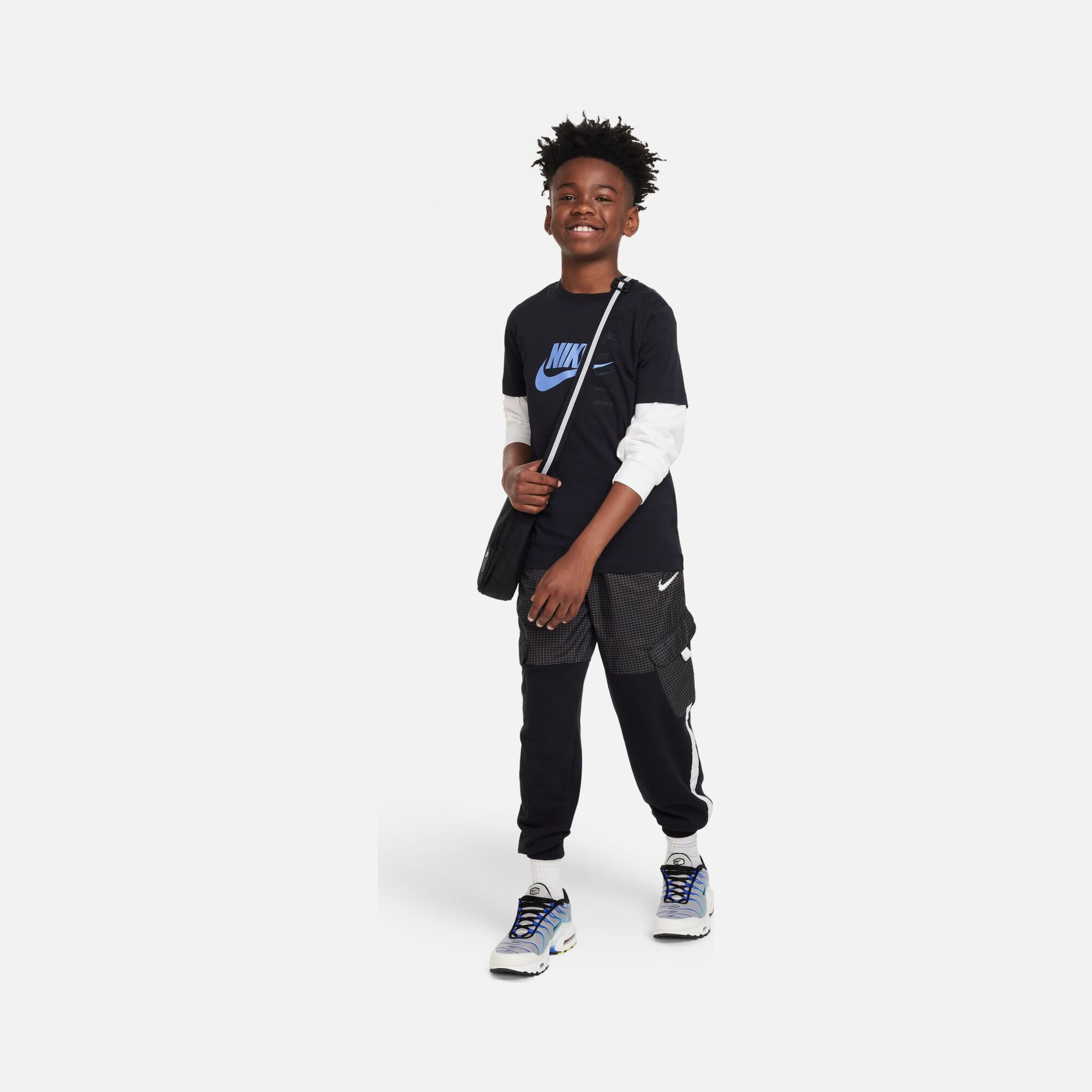 Nike Sportswear ''Multi Logo'' Standard Issue Short-Sleeve (Boys') Çocuk Tişört