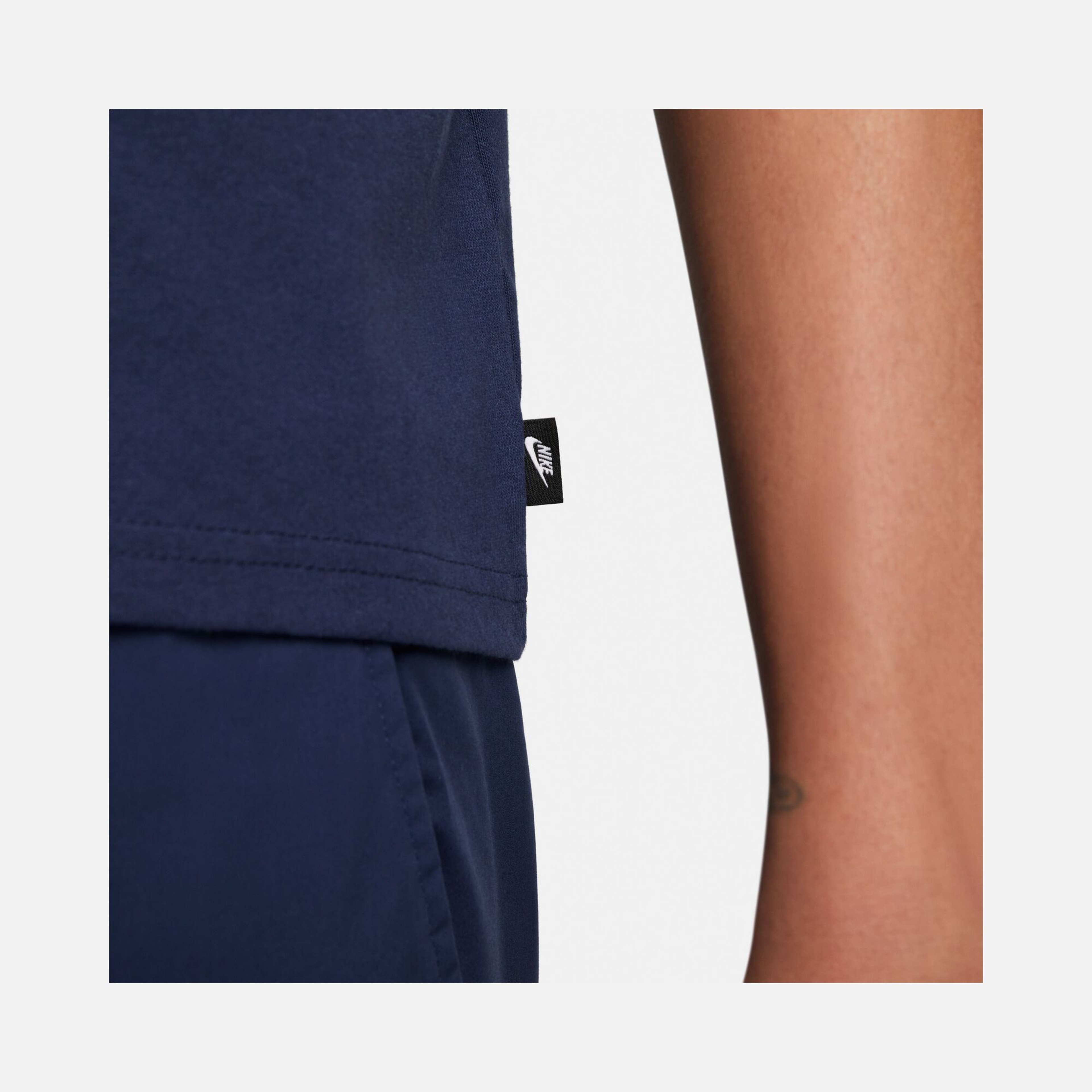 Nike Sportswear Premium Essentials Short-Sleeve Erkek Tişört