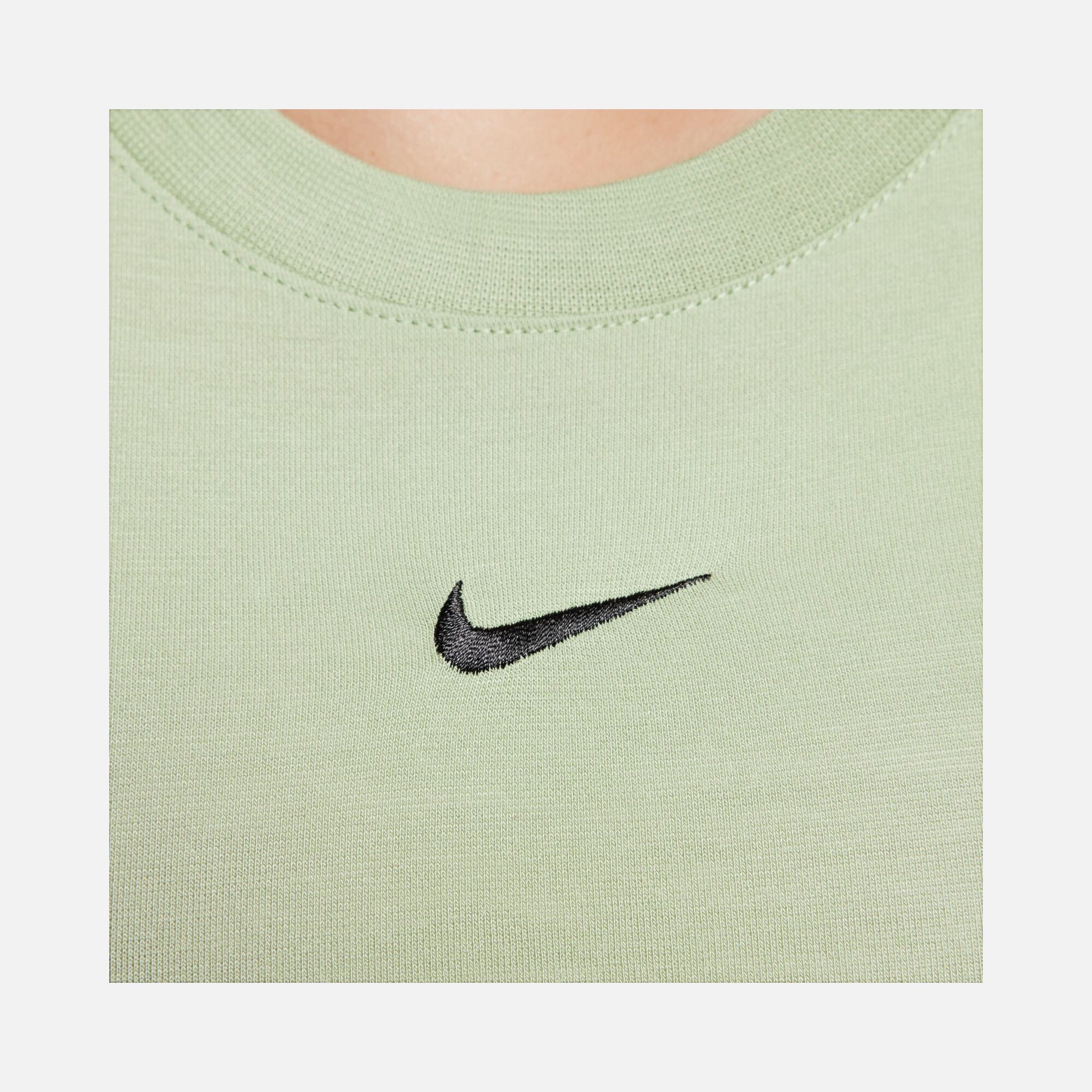 Nike Sportswear Essential Slim-Fit Cropped Short-Sleeve Kadın Tişört
