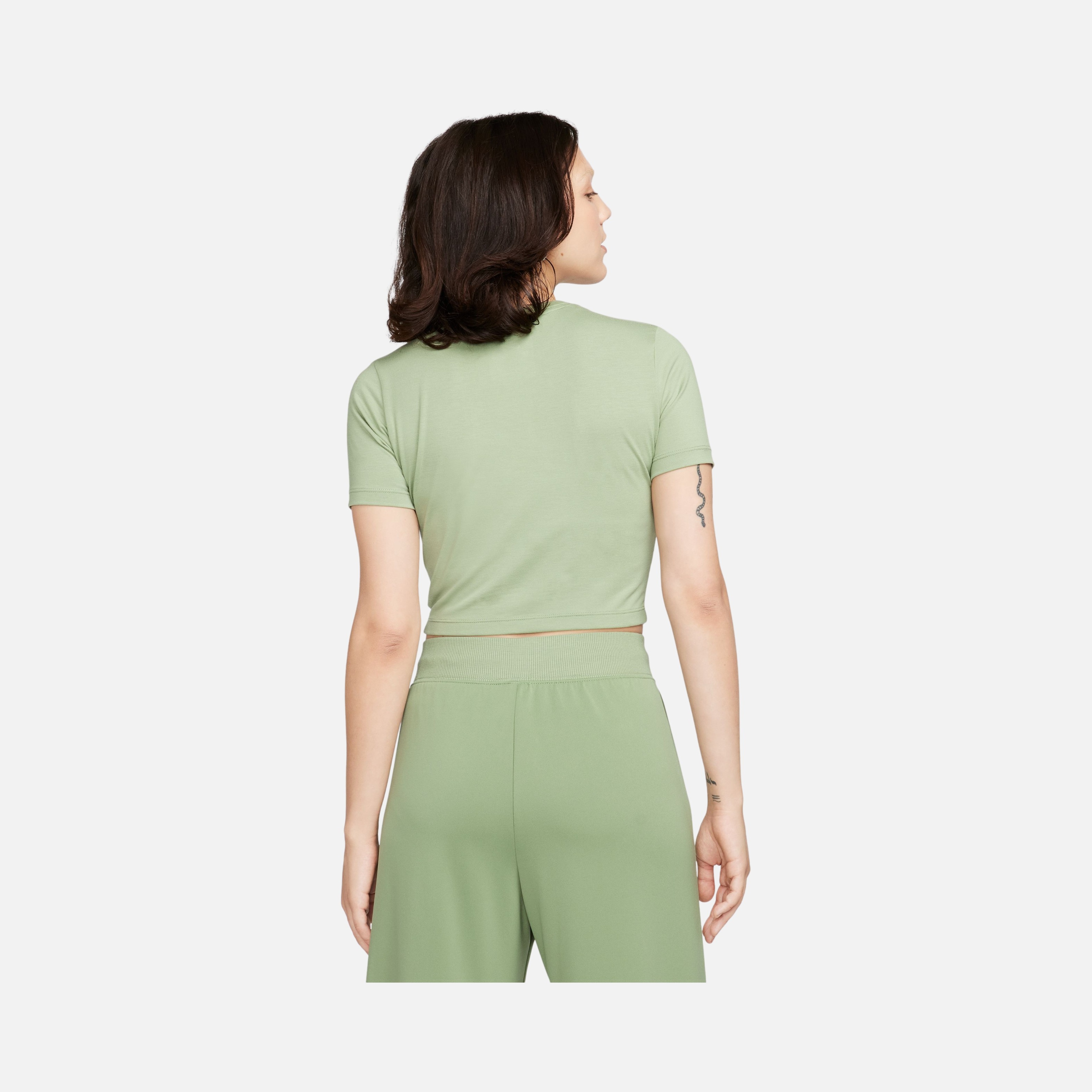 Nike Sportswear Essential Slim-Fit Cropped Short-Sleeve Kadın Tişört