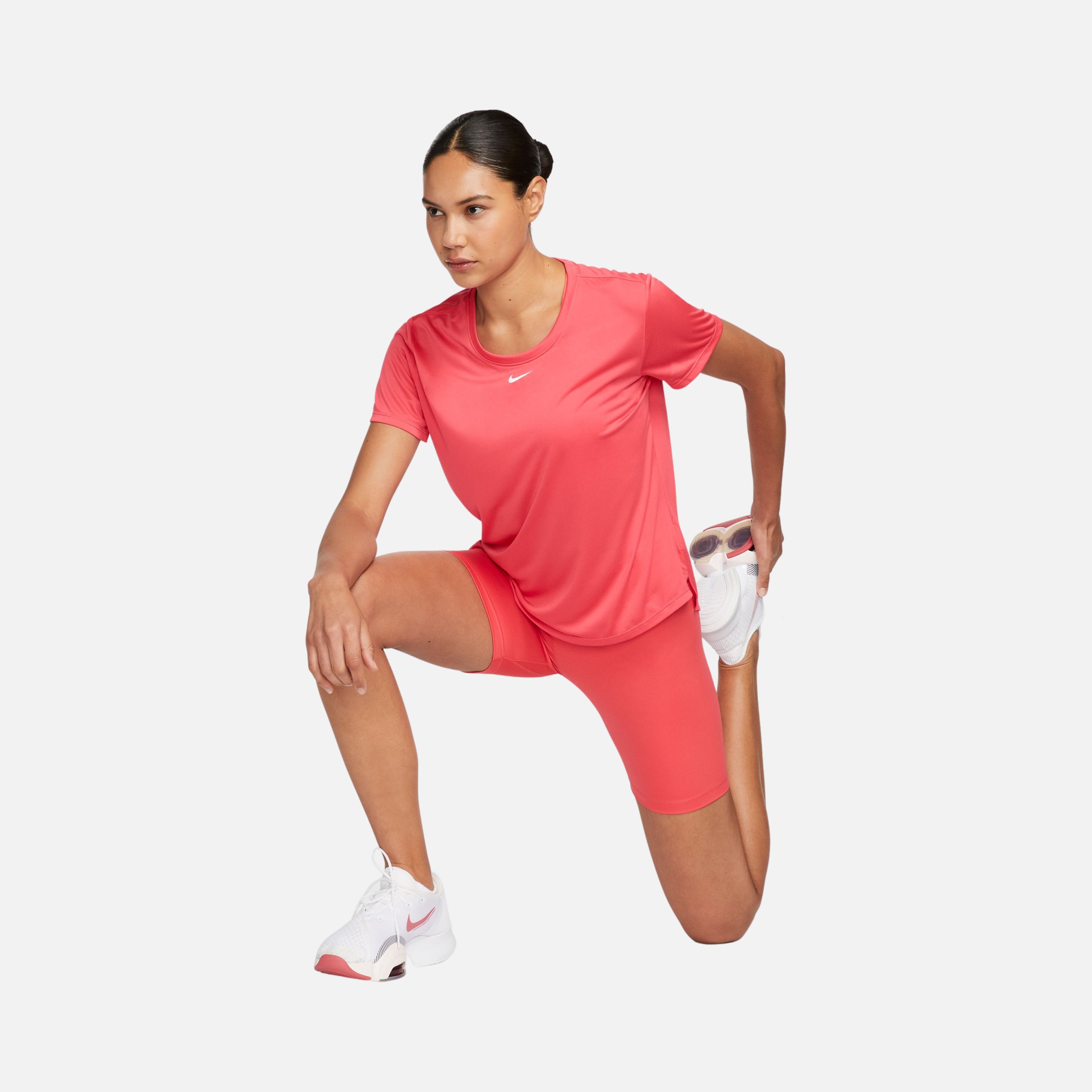 Nike Dri-Fit One Standard-Fit Short Sleeve Kadın Tişört