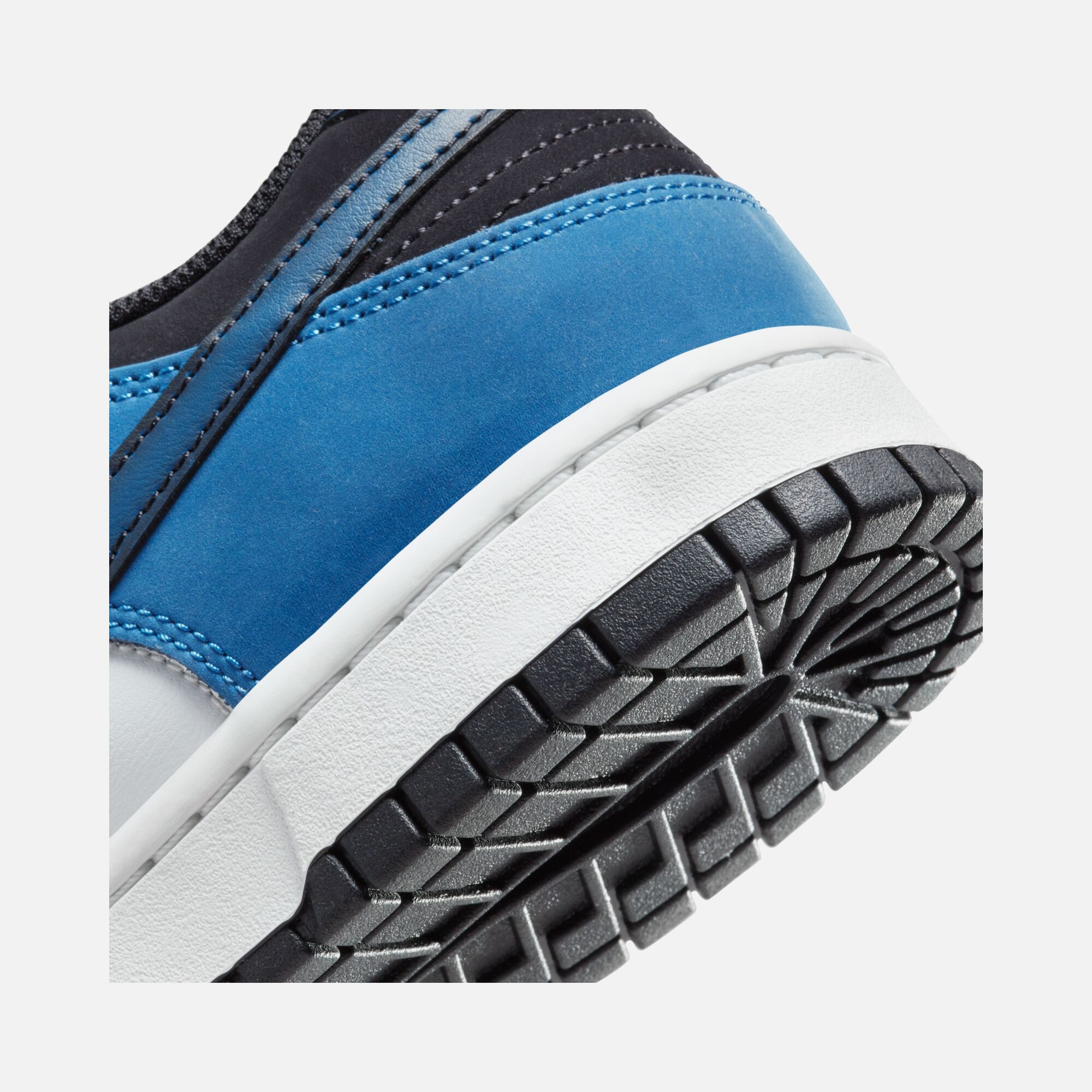 Nike Dunk Low Retro ''Worn Details'' Erkek Spor Ayakkabı