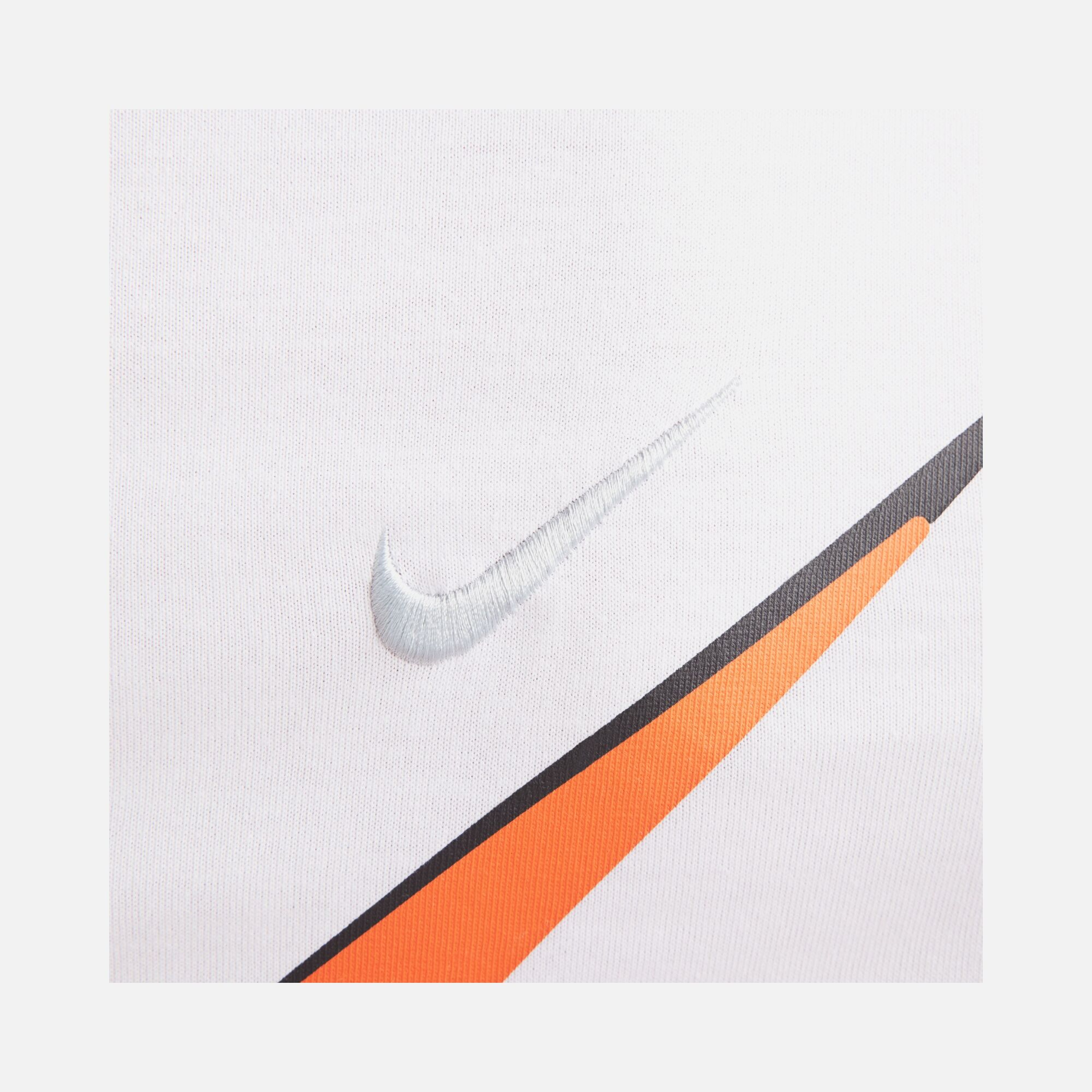 Nike Sportswear ''Triple Swoosh Graphic'' Short-Sleeve Erkek Tişört