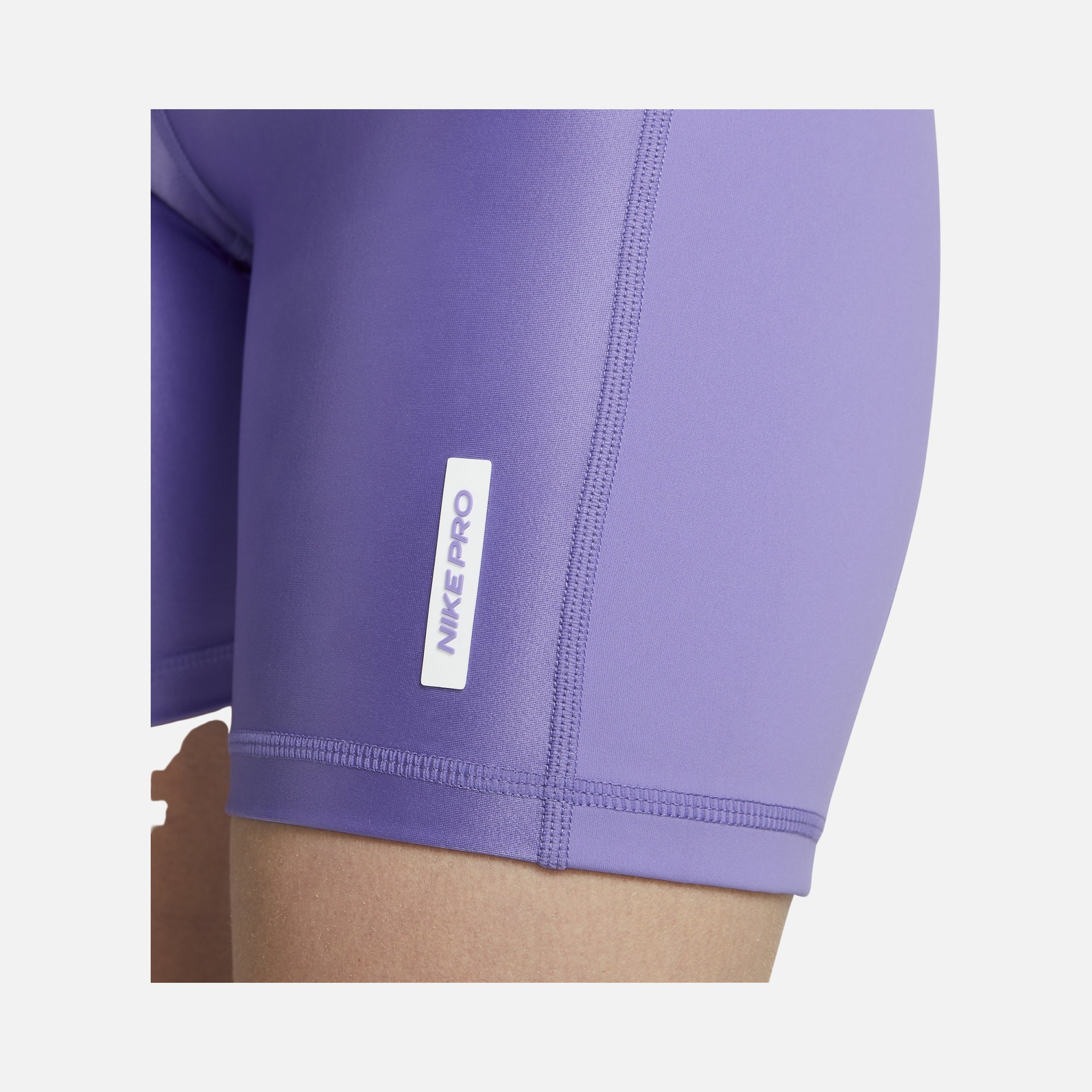 Nike Pro Mid-Rise 7" Membership Biker Kadın Şort