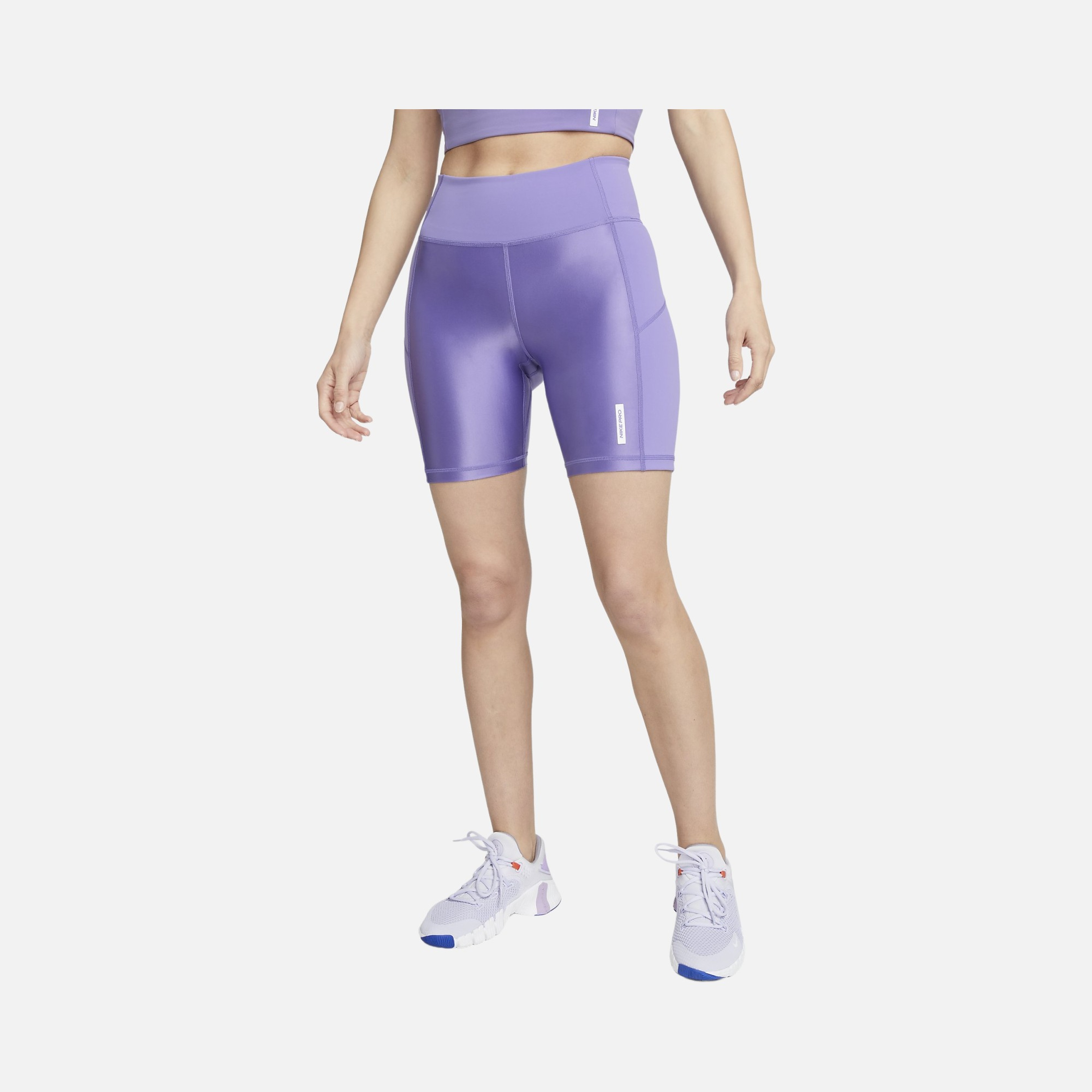 Nike Pro Mid-Rise 7" Membership Biker Kadın Şort
