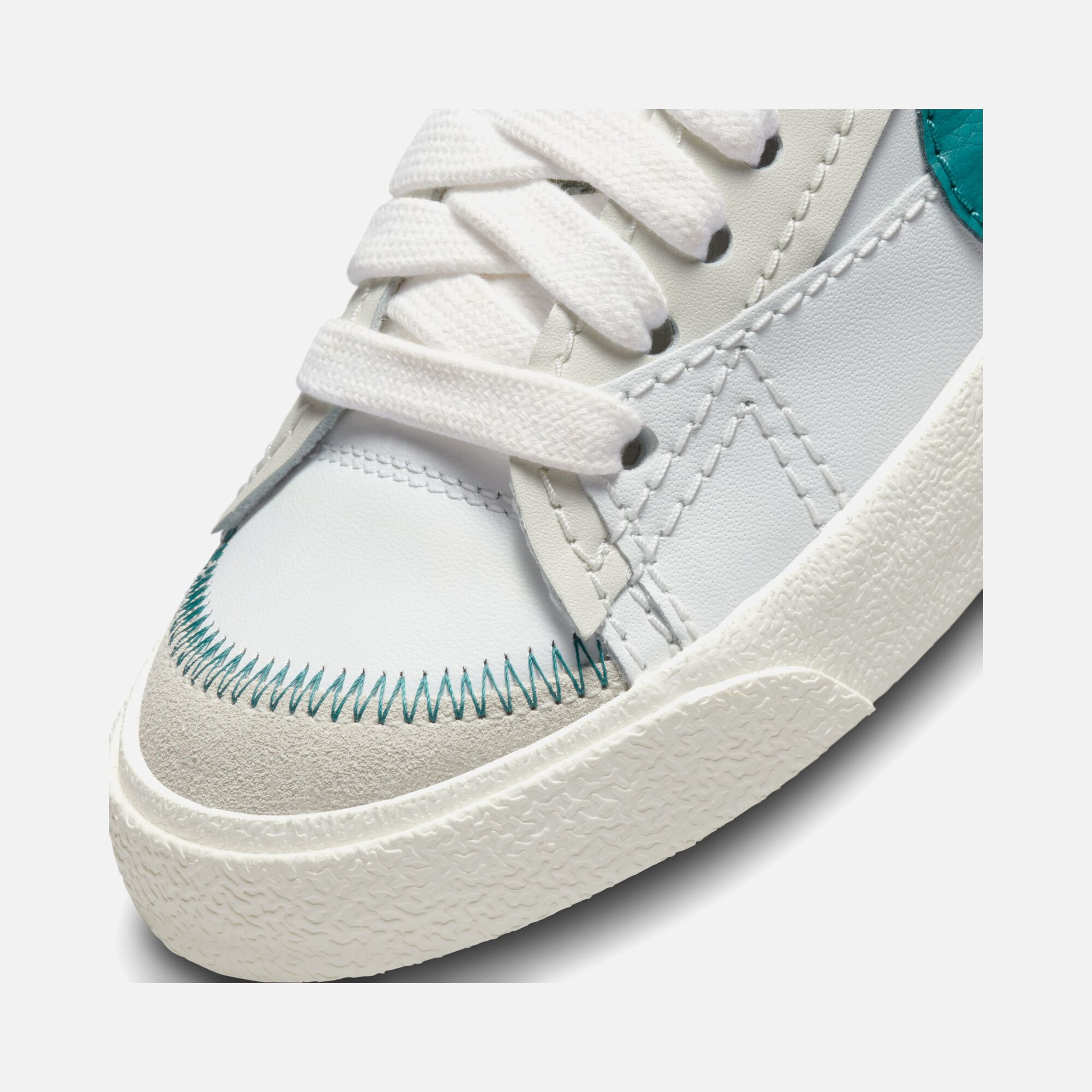 Nike Blazer Low '77 Jumbo Swoosh Kadın Spor Ayakkabı