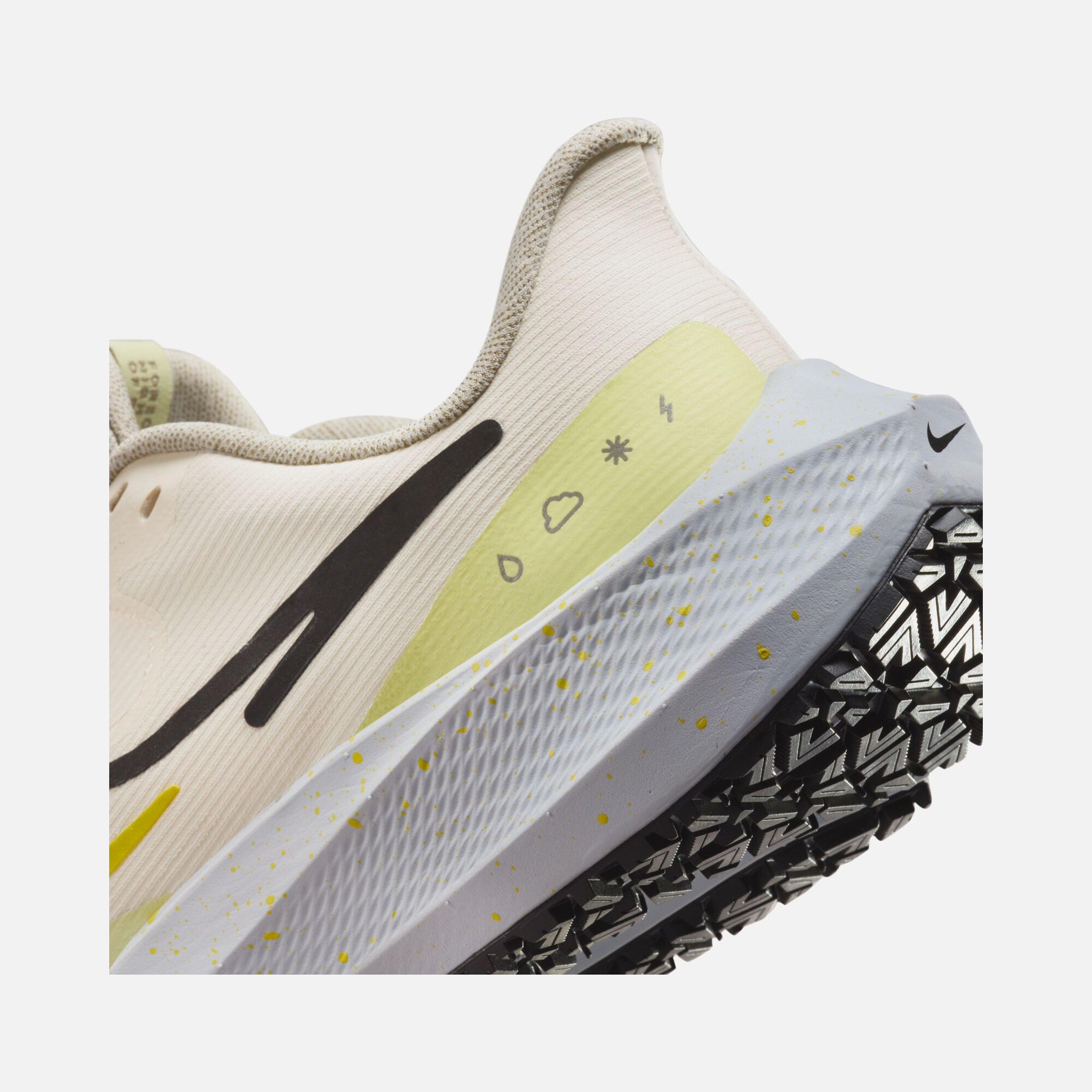 Nike Air Zoom Pegasus 39 Shield Weatherised Road Running Kadın Spor Ayakkabı