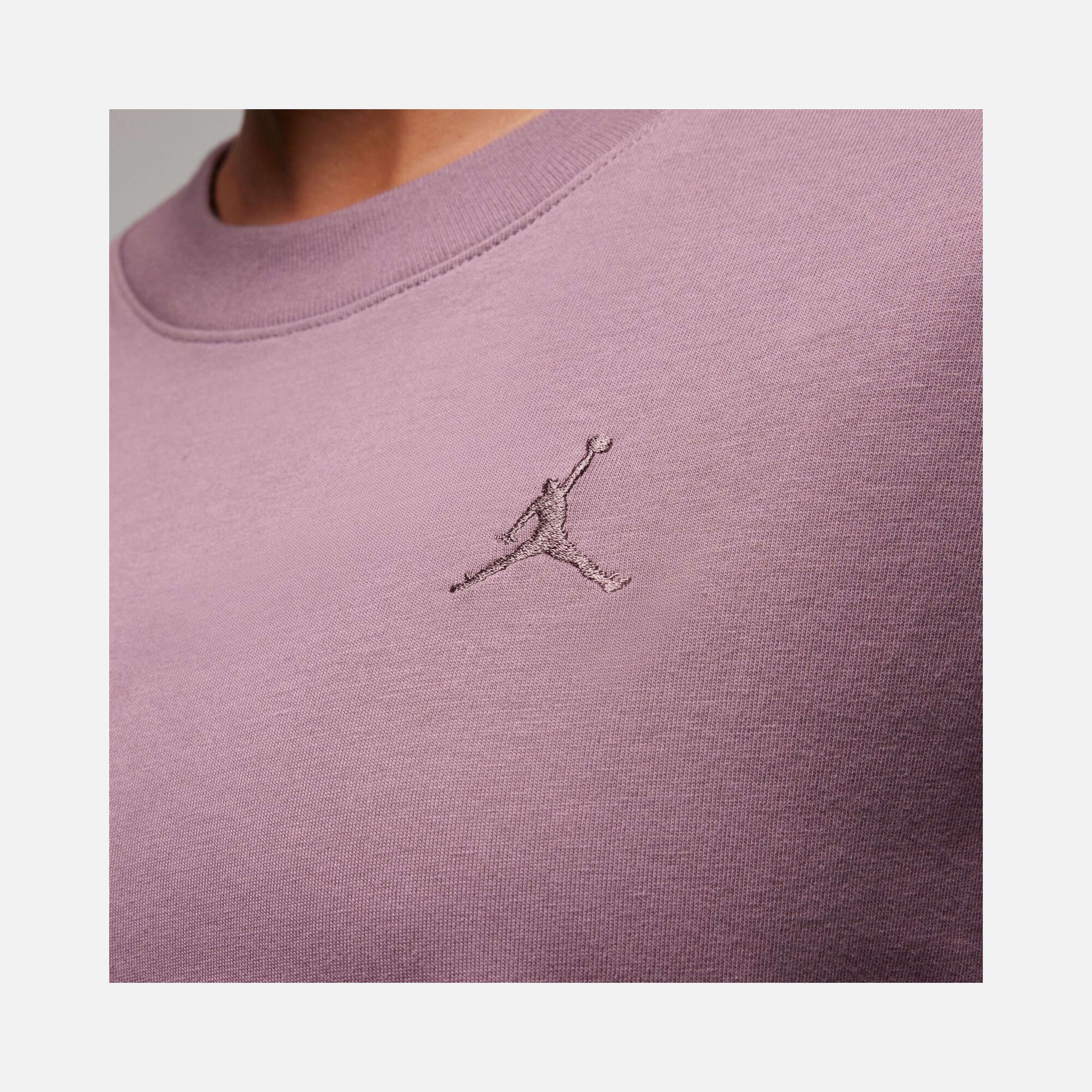 Nike Jordan Essentials Graphic Core 23 Relaxed Fit Short-Sleeve Kadın Tişört