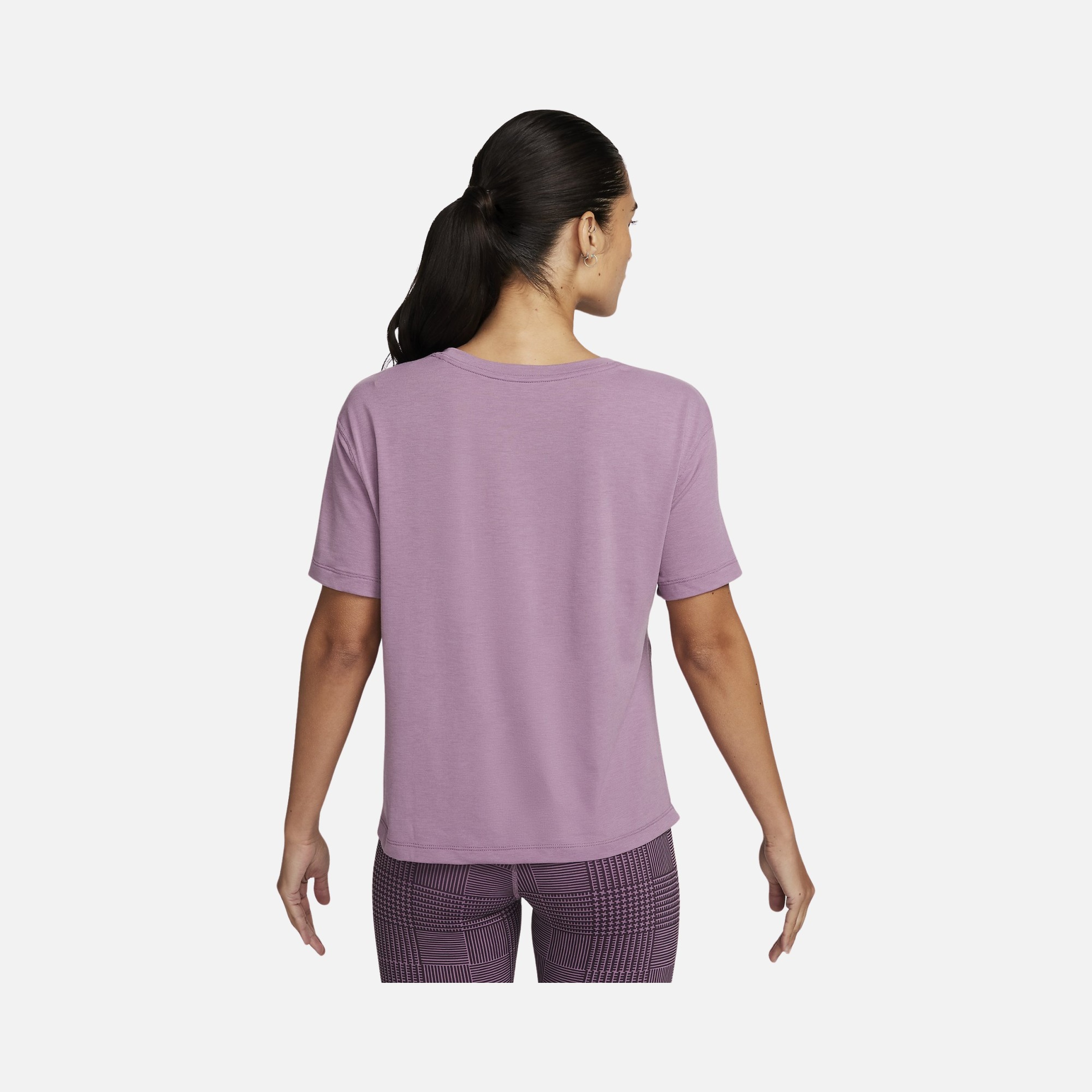 Nike Yoga Dri-Fit Training Short-Sleeve Kadın Tişört