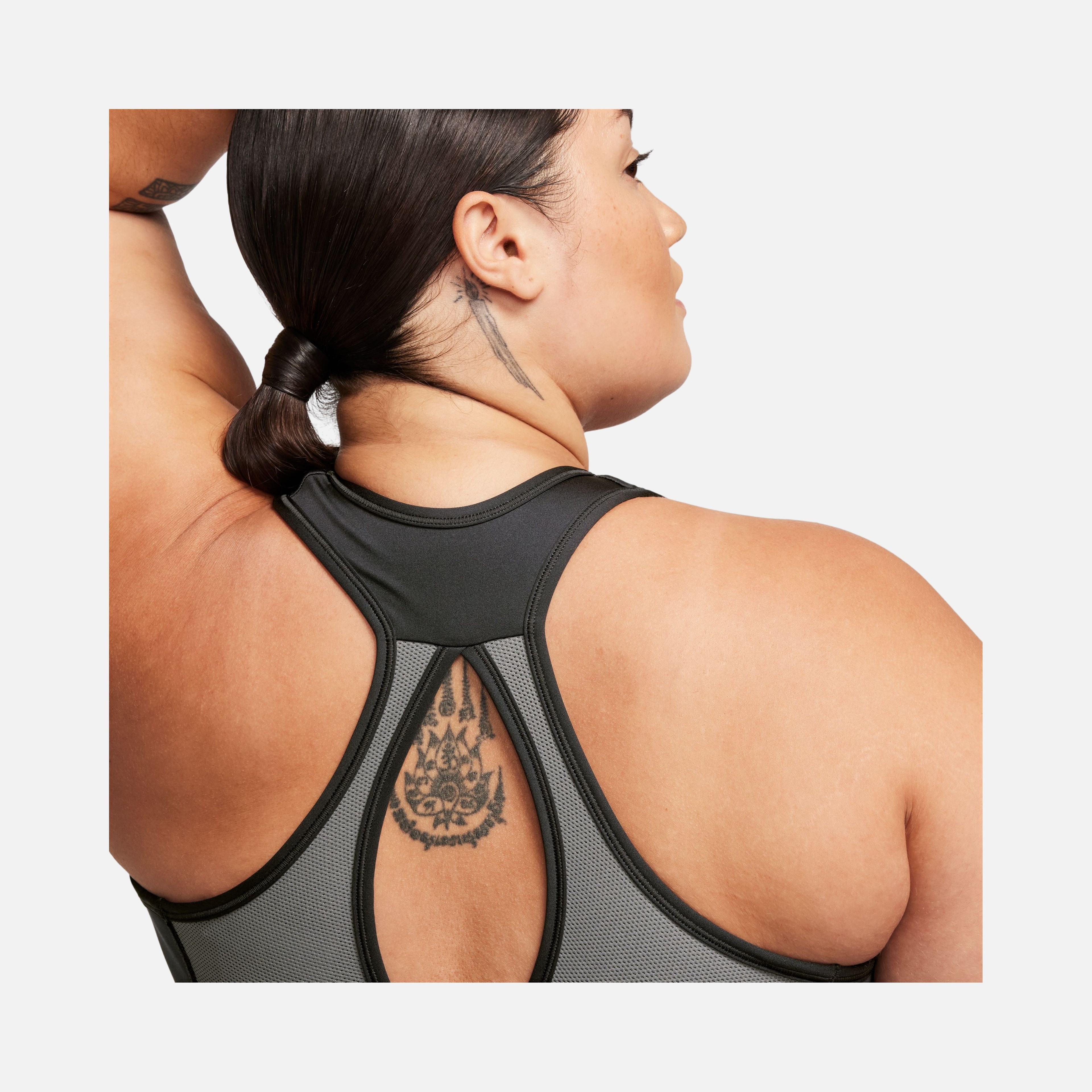 Nike Swoosh High-Support Non-Padded Adjustable Training Kadın Bra