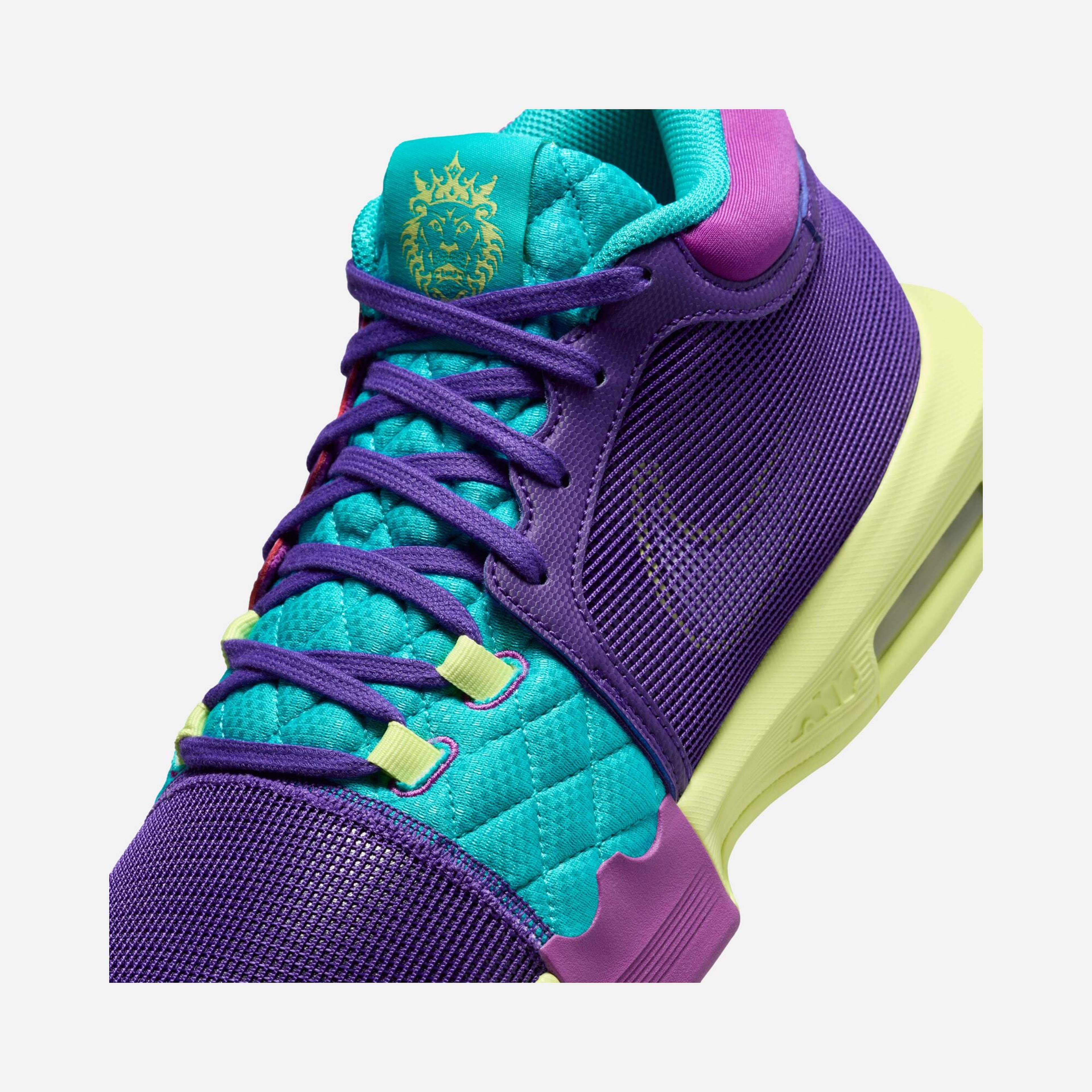 Nike LeBron James Witness VIII Erkek Basketbol Ayakkabısı