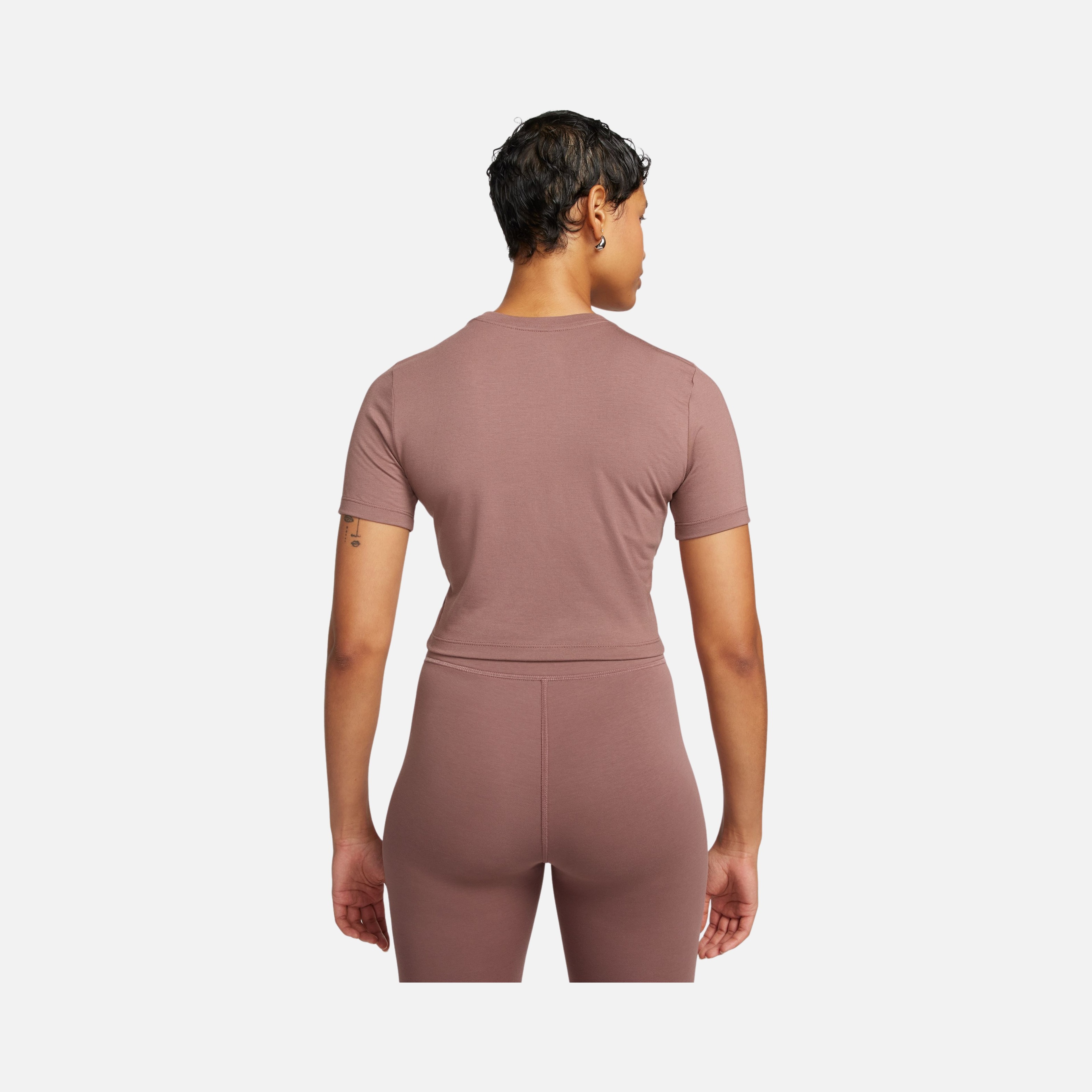 Nike Sportswear Essential Slim-Fit Cropped Short-Sleeve Kadın Tişört