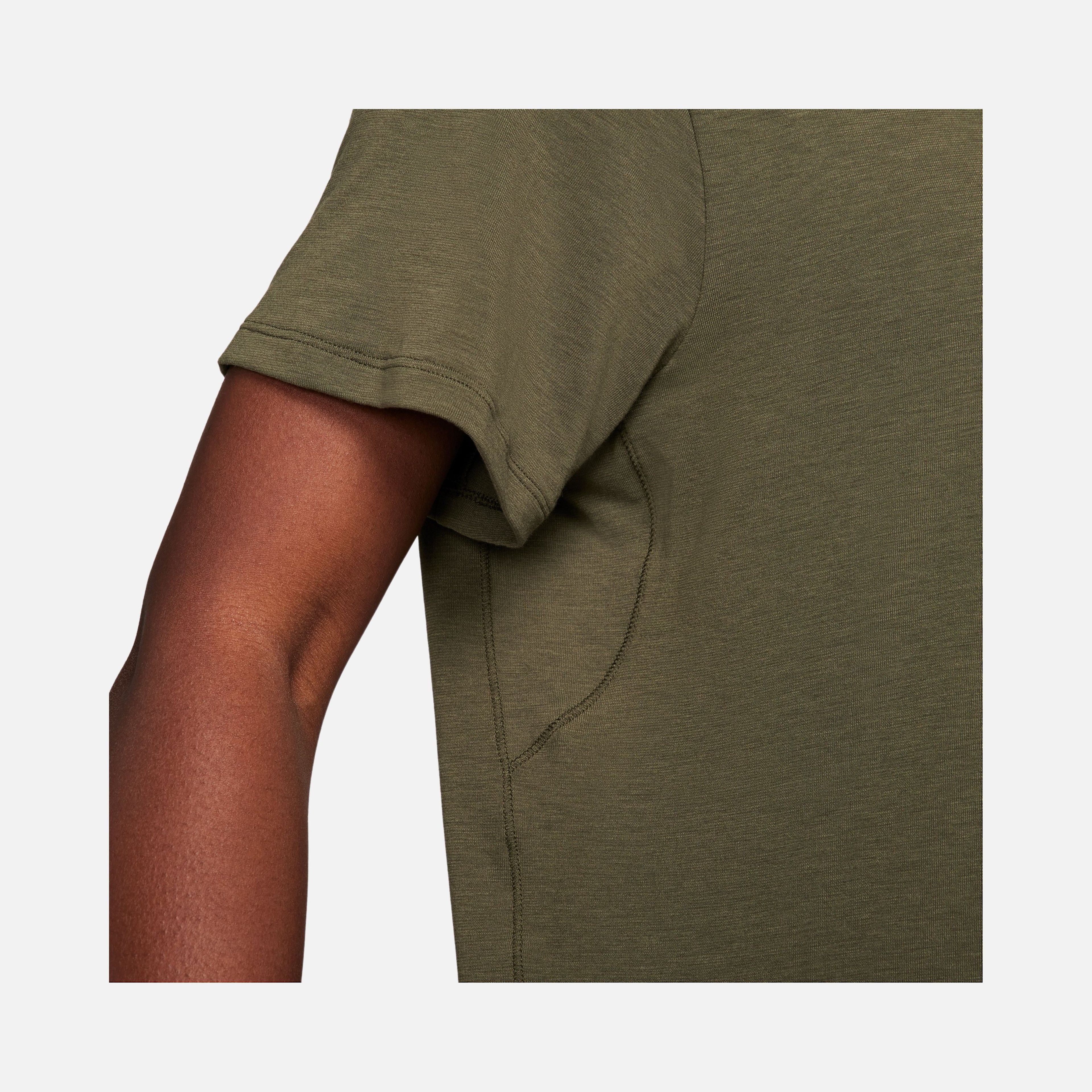 Nike One Relaxed Dri-Fit Multidirectional Training Short-Sleeve Kadın Tişört