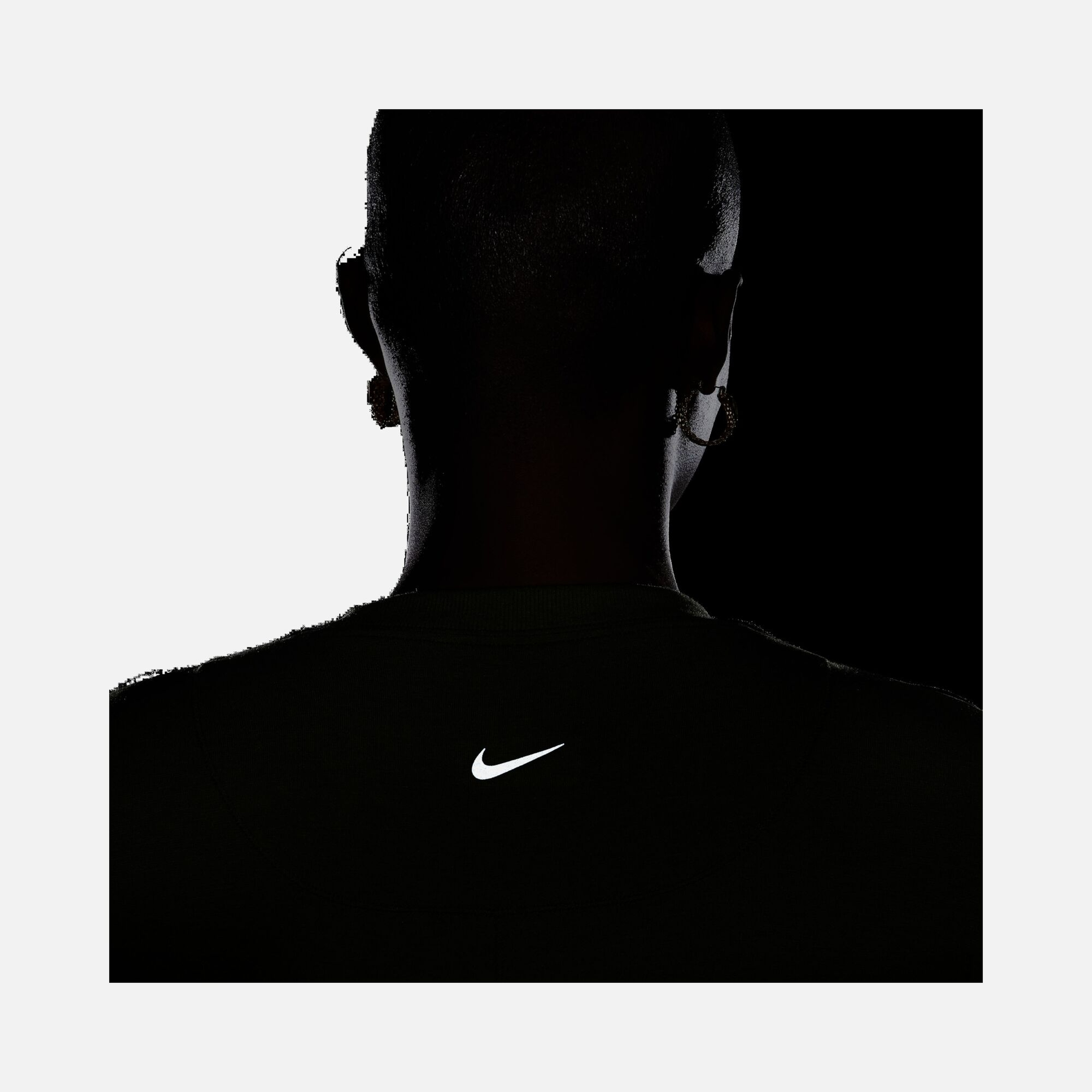 Nike One Relaxed Dri-Fit Multidirectional Training Short-Sleeve Kadın Tişört