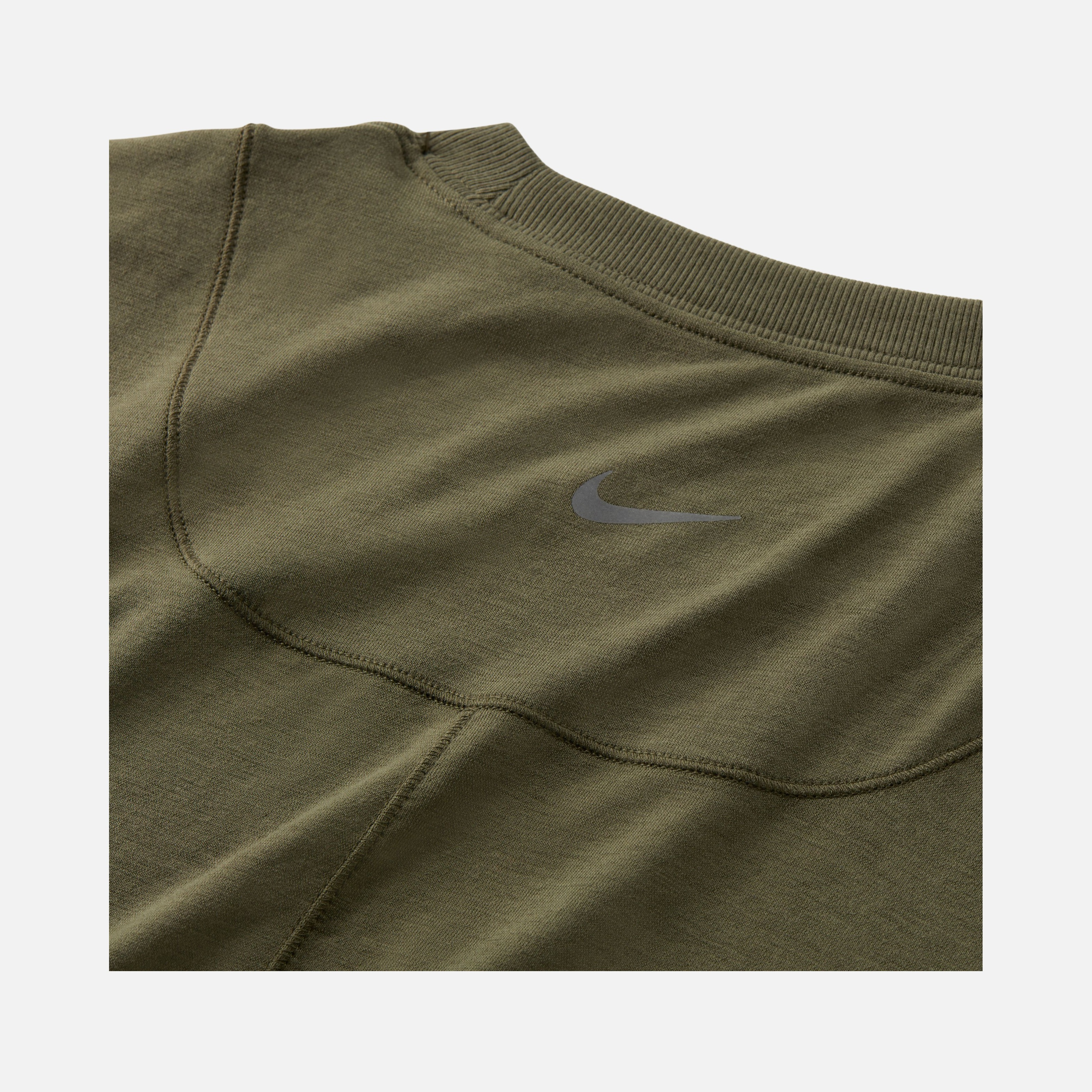 Nike One Relaxed Dri-Fit Multidirectional Training Short-Sleeve Kadın Tişört