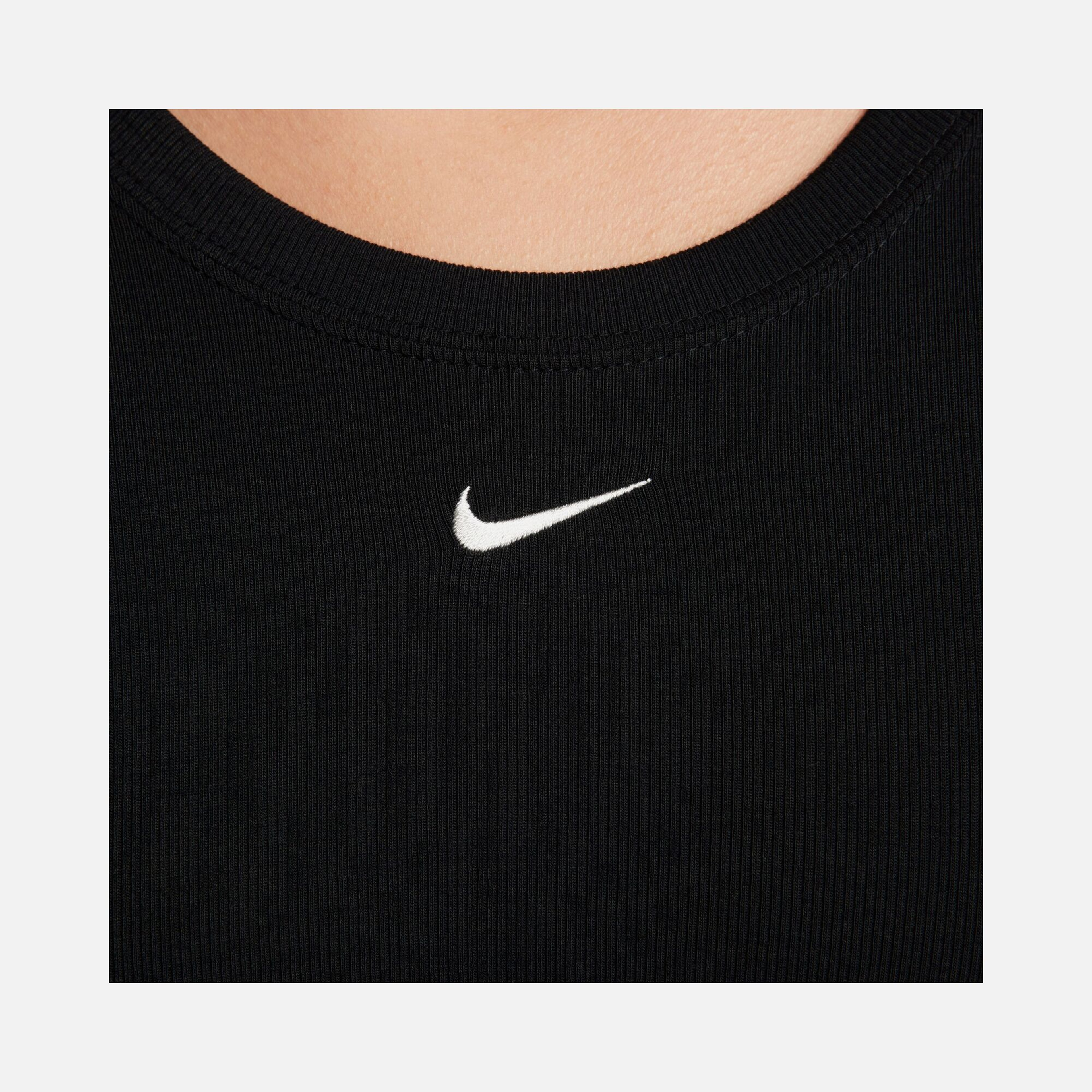 Nike Sportswear Chill Knit Tight Scoop-Back Mini-Rib Short-Sleeve Kadın Tişört