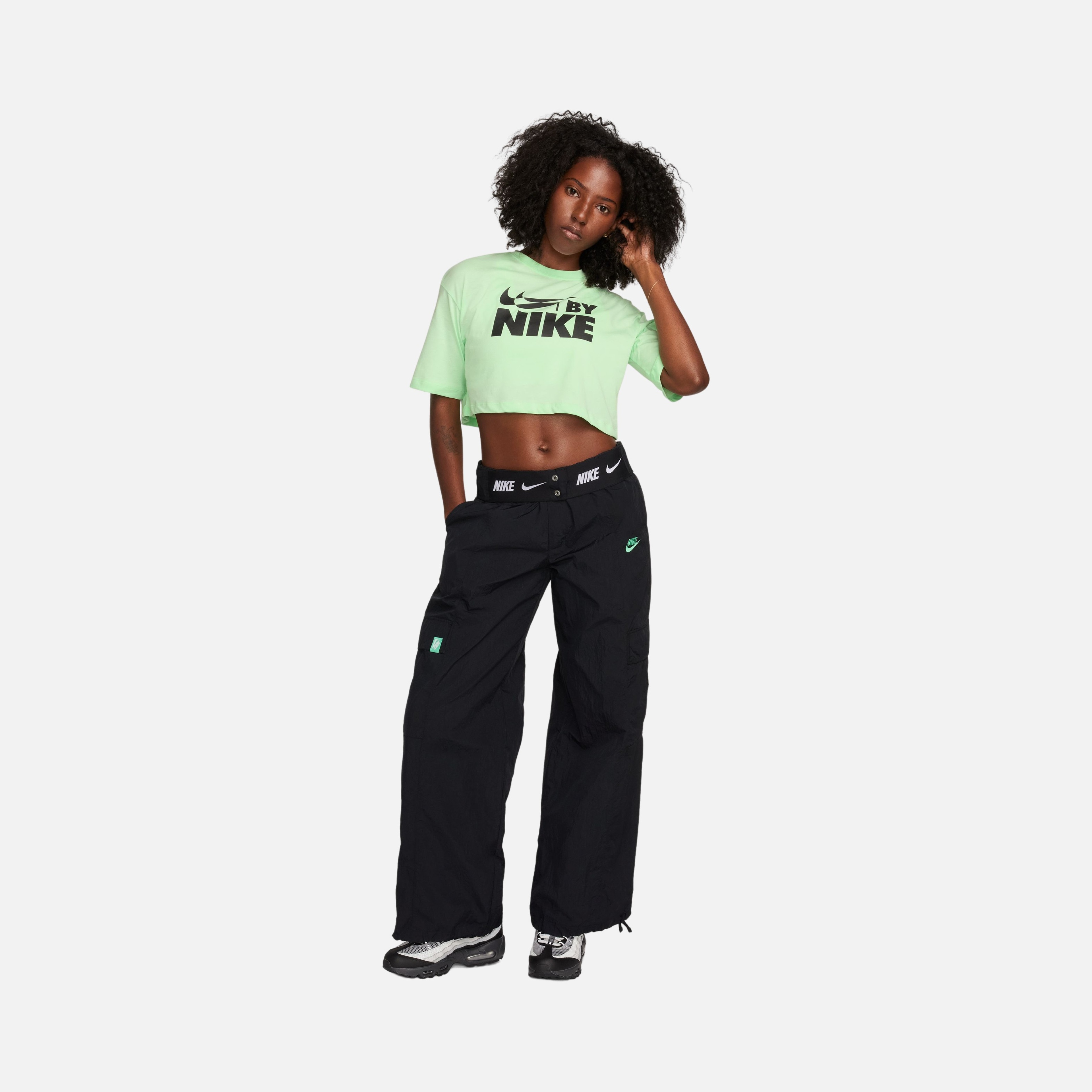 Nike Sportswear Gel Wide Cut & Off Shoulder Cropped Short-Sleeve Kadın Tişört