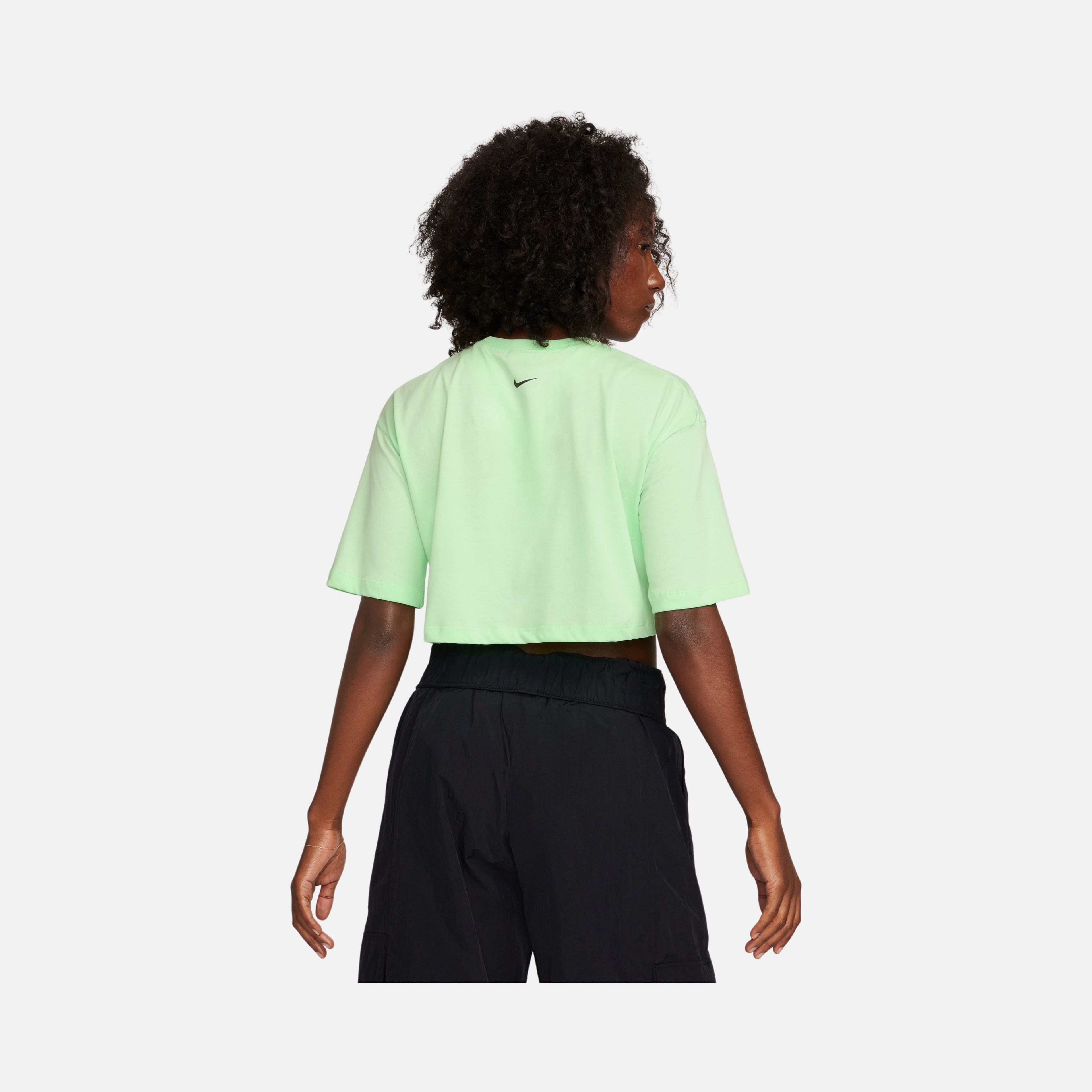 Nike Sportswear Gel Wide Cut & Off Shoulder Cropped Short-Sleeve Kadın Tişört