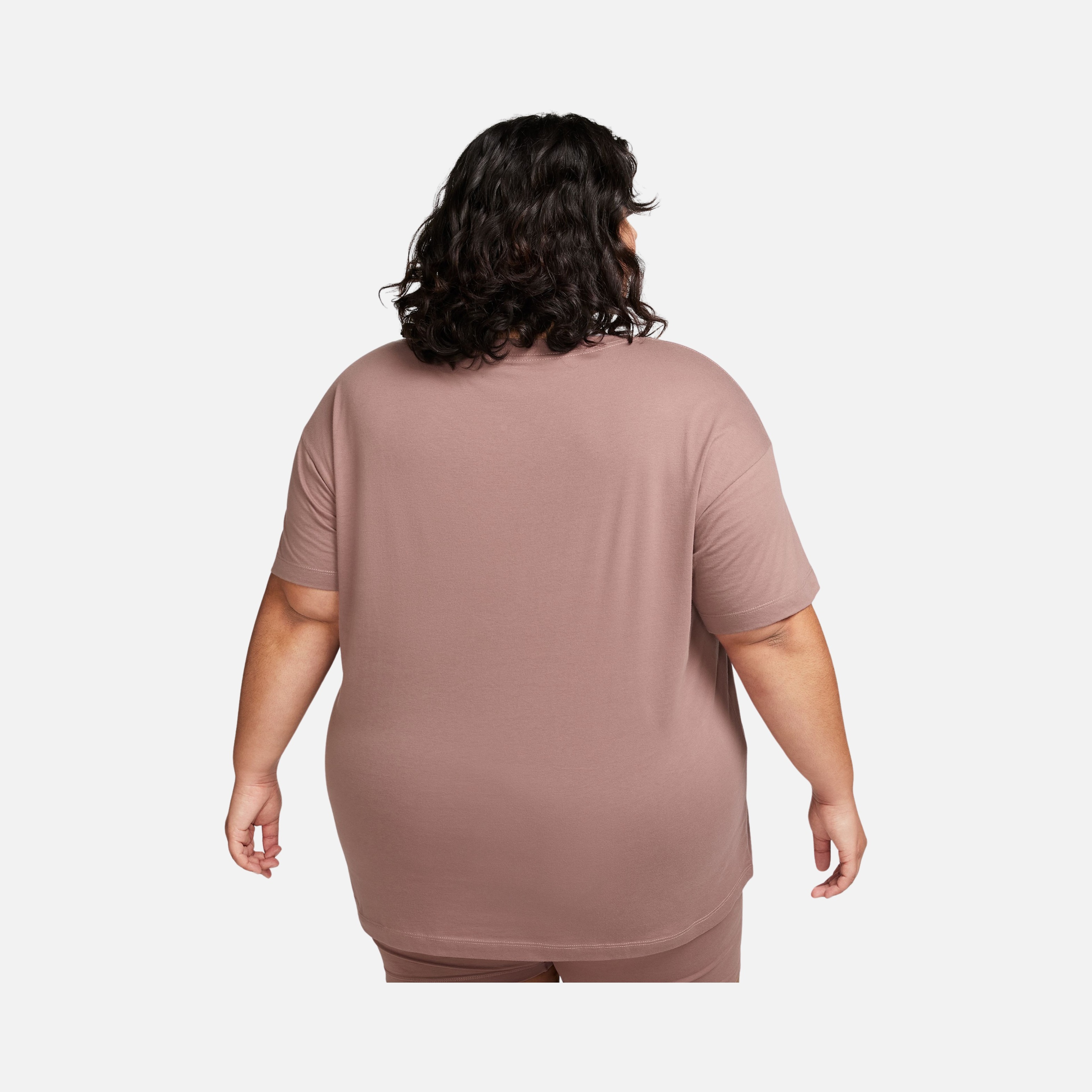 Nike Sportswear Essential Relaxed Fit Short-Sleeve (Plus Size) Kadın Tişört