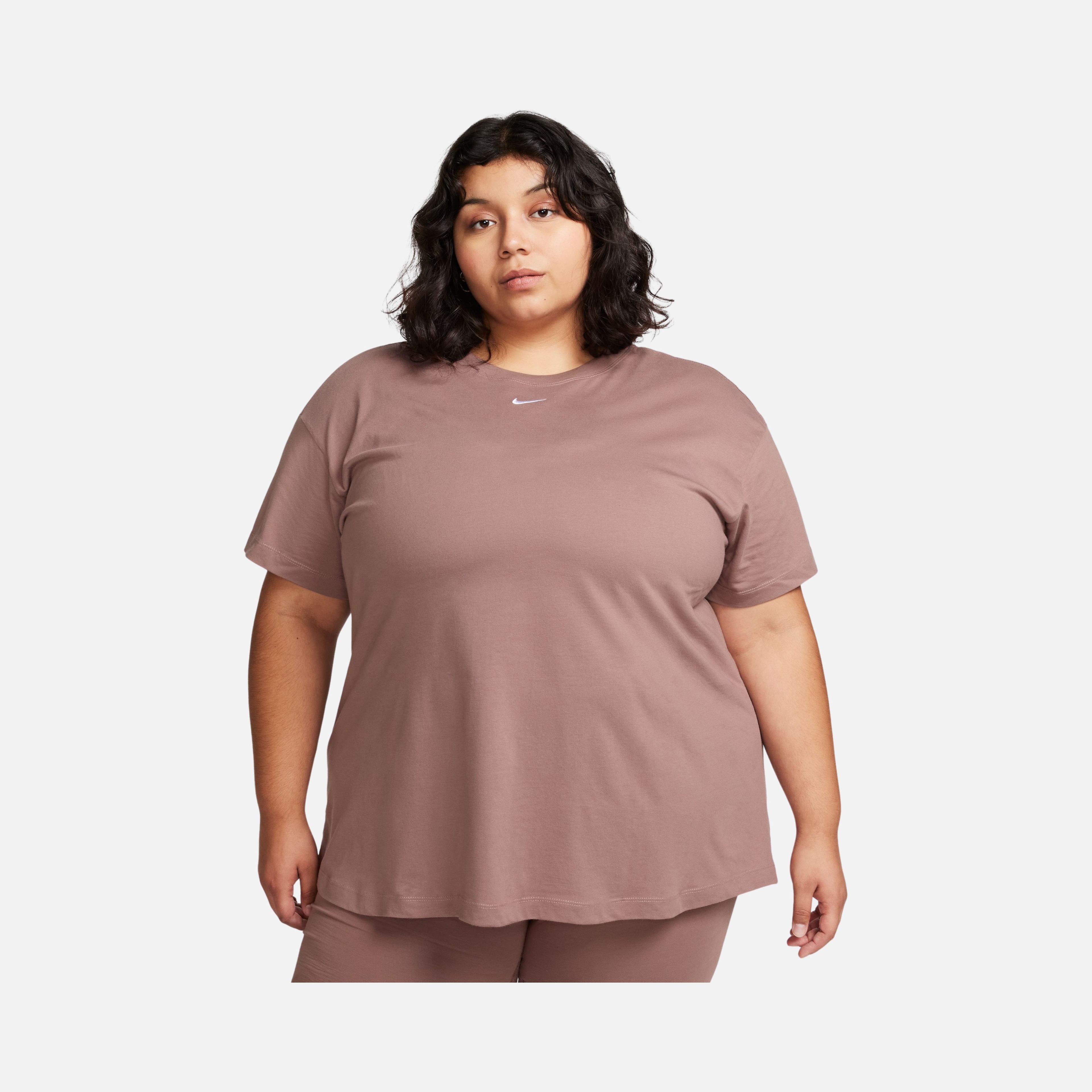 Nike Sportswear Essential Relaxed Fit Short-Sleeve (Plus Size) Kadın Tişört