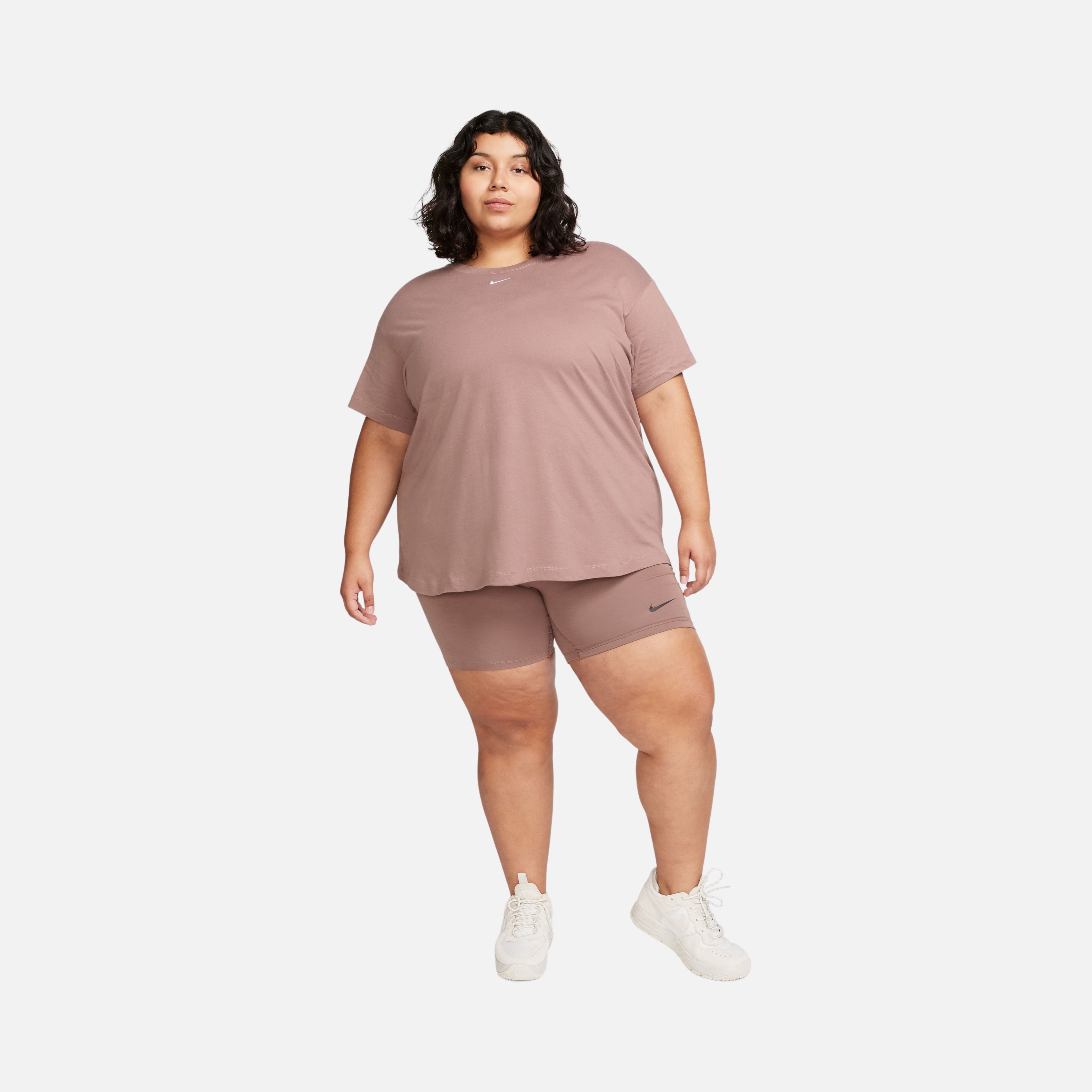 Nike Sportswear Essential Relaxed Fit Short-Sleeve (Plus Size) Kadın Tişört