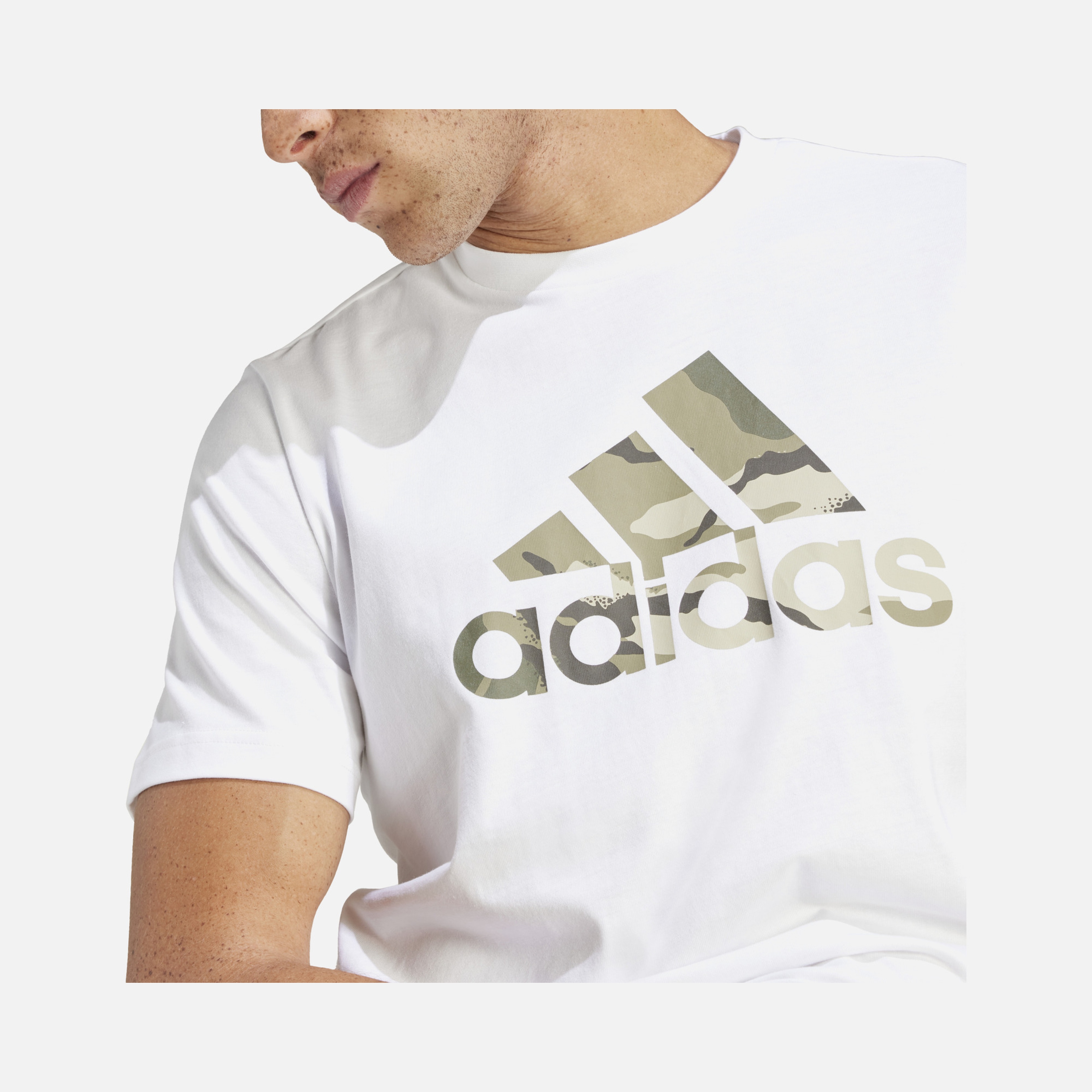 adidas Sportswear Camouflage Badge of Sport Graphic Short-Sleeve Erkek Tişört