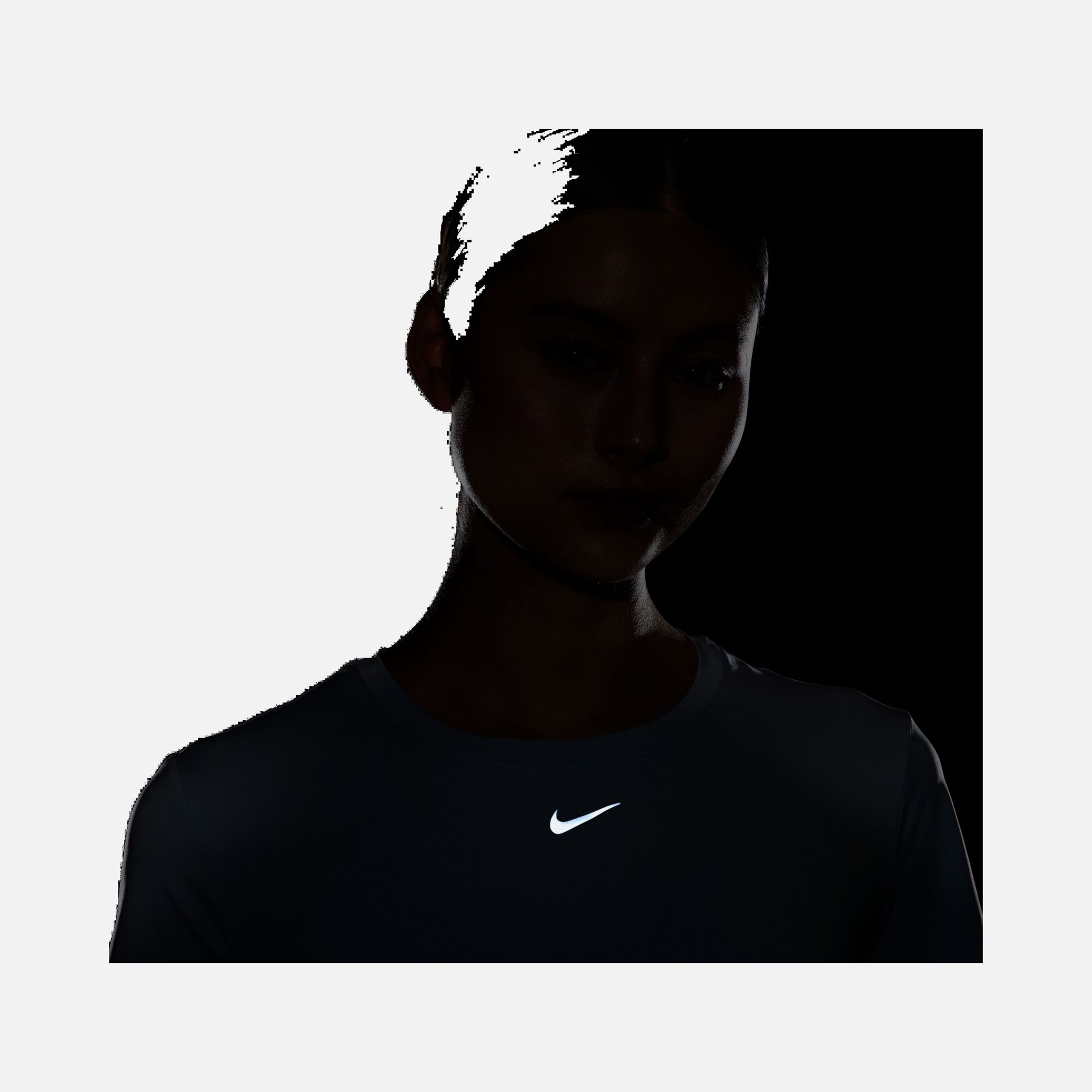 Nike One Classic Dri-Fit Short-Sleeve Training Kadın Tişört