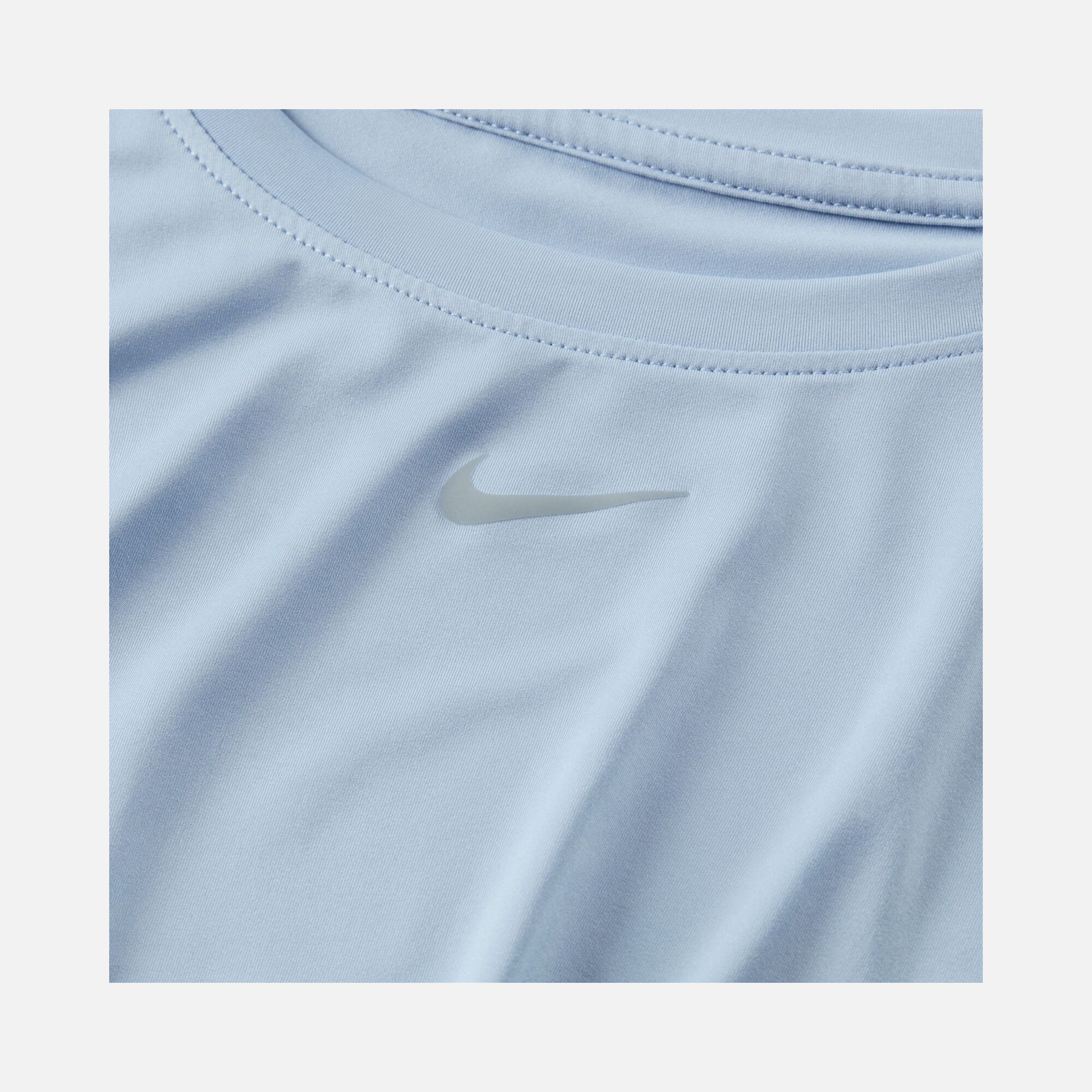 Nike One Classic Dri-Fit Short-Sleeve Training Kadın Tişört