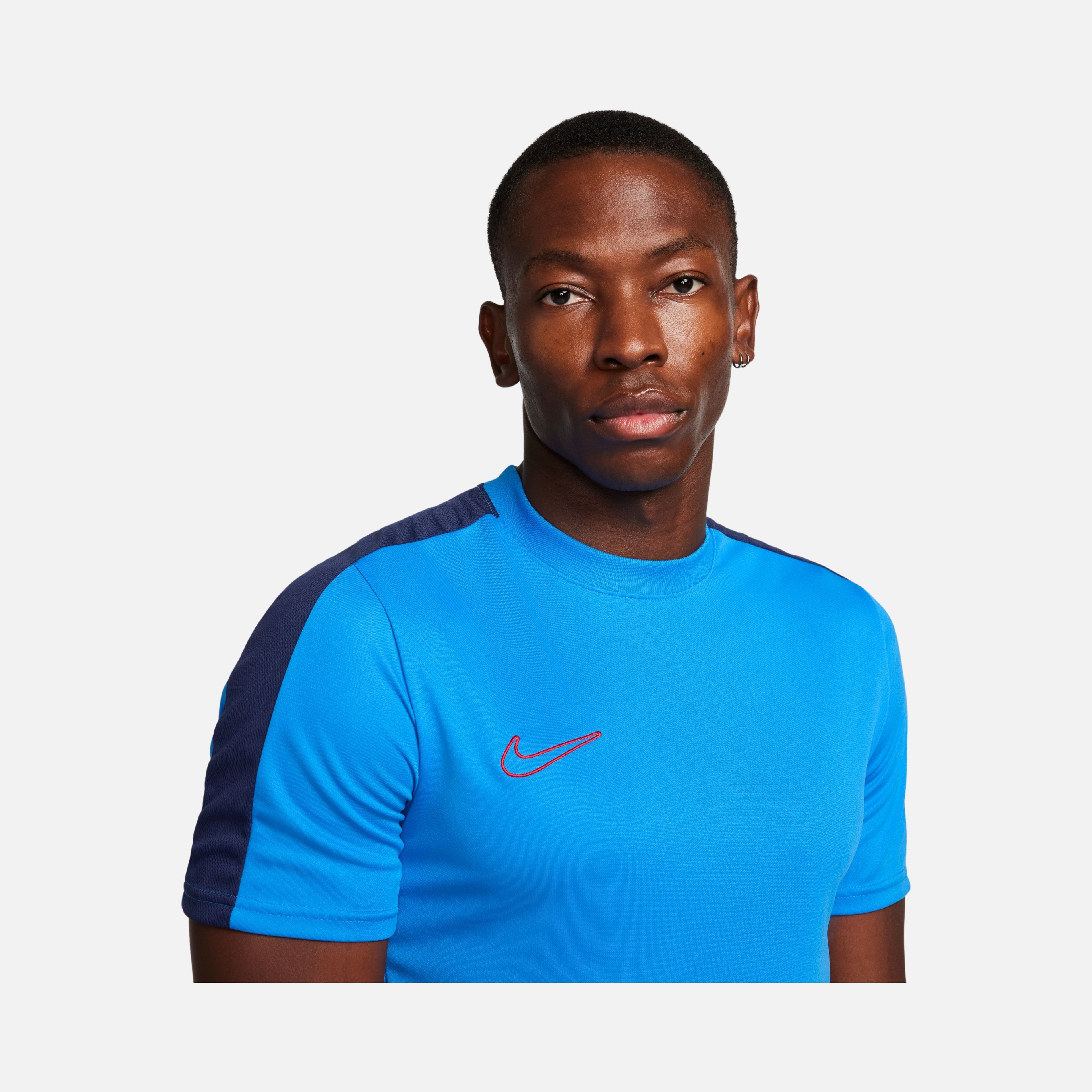 Nike Dri-Fit Academy Smooth Knit Global Football Training Short-Sleeve Erkek Tişört