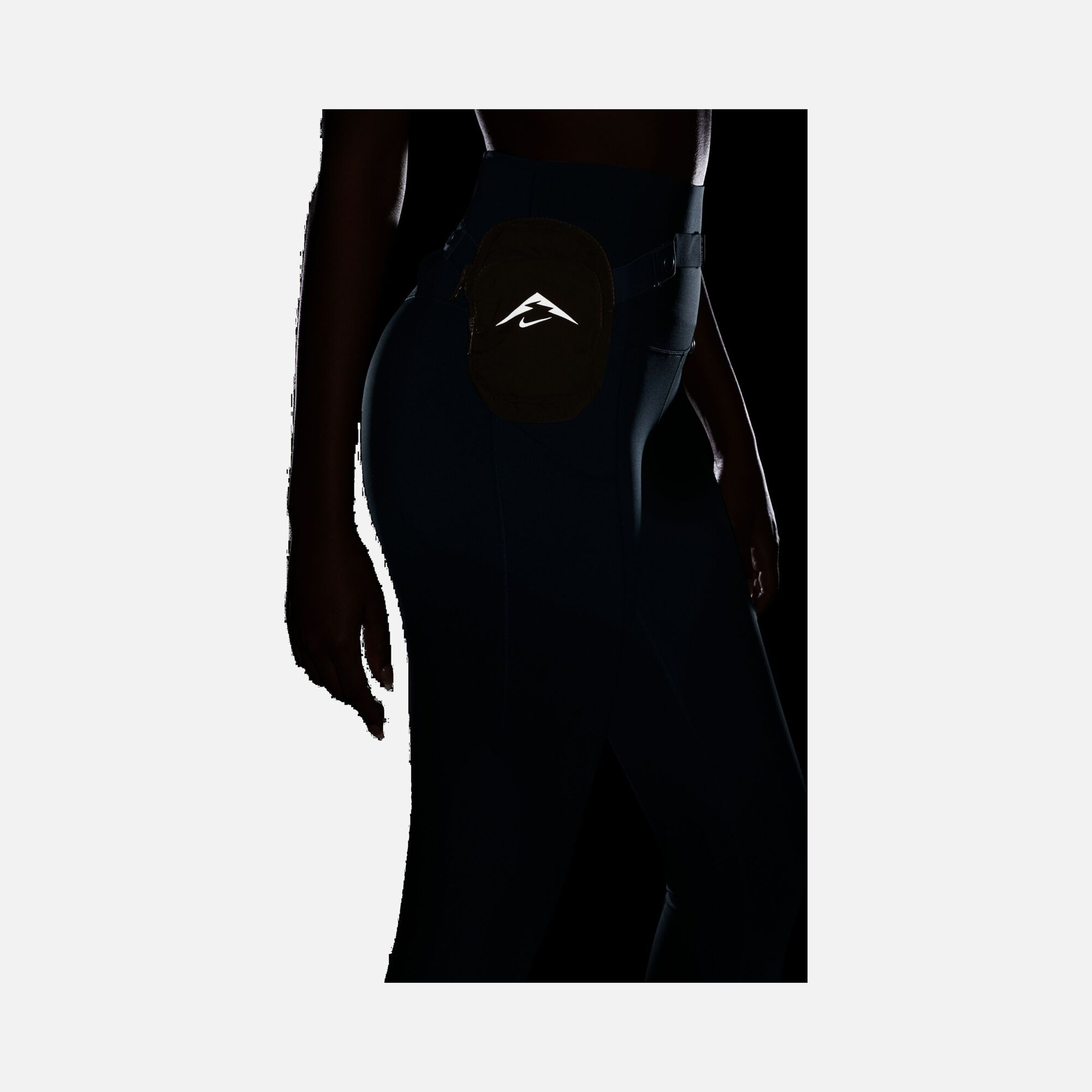 Nike Dri-Fit Go Firm-Support High-Waisted 7/8 ''Removable Pack & Carabiner'' Trail Kadın Tayt