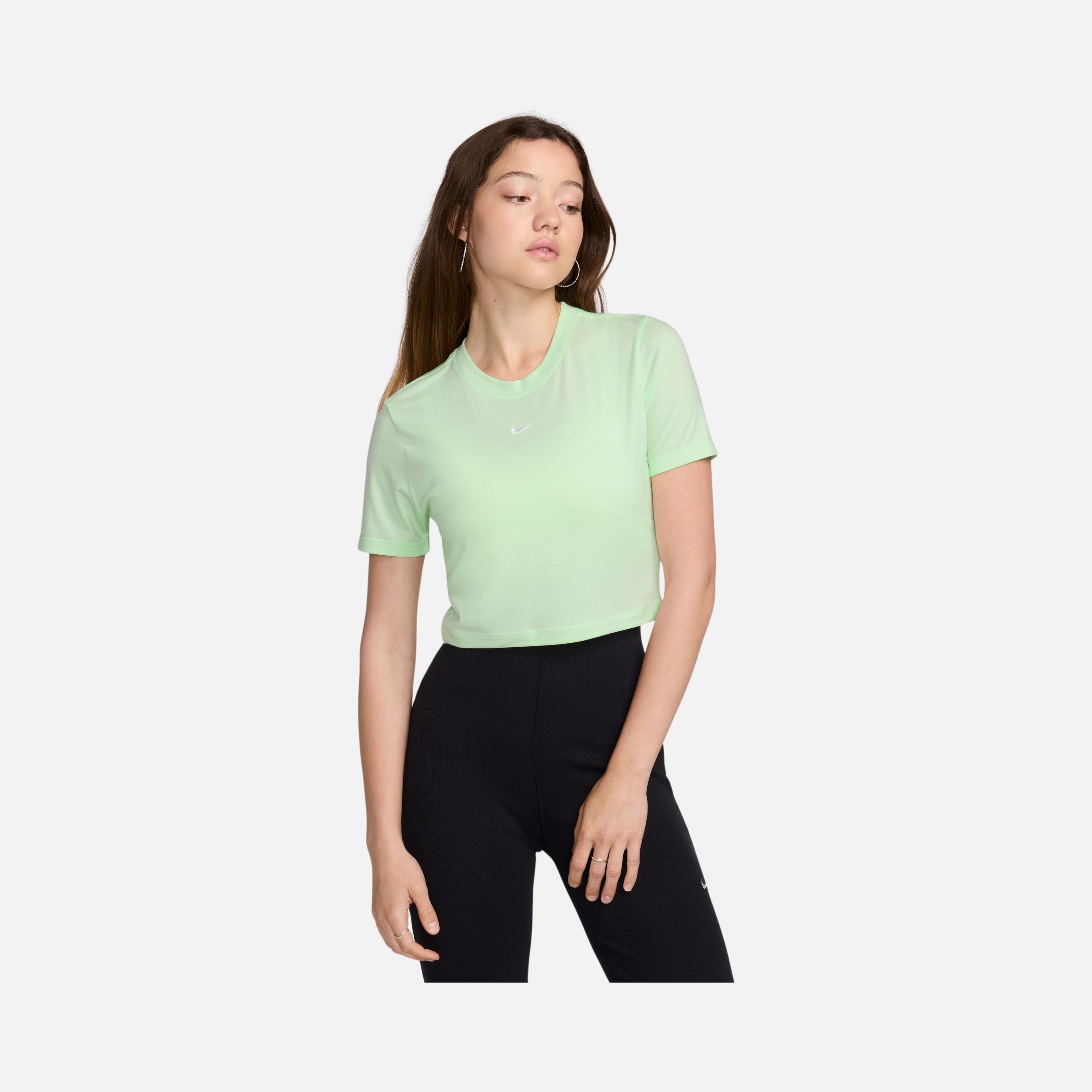 Nike Sportswear Essential Slim-Fit Cropped Short-Sleeve Kadın Tişört