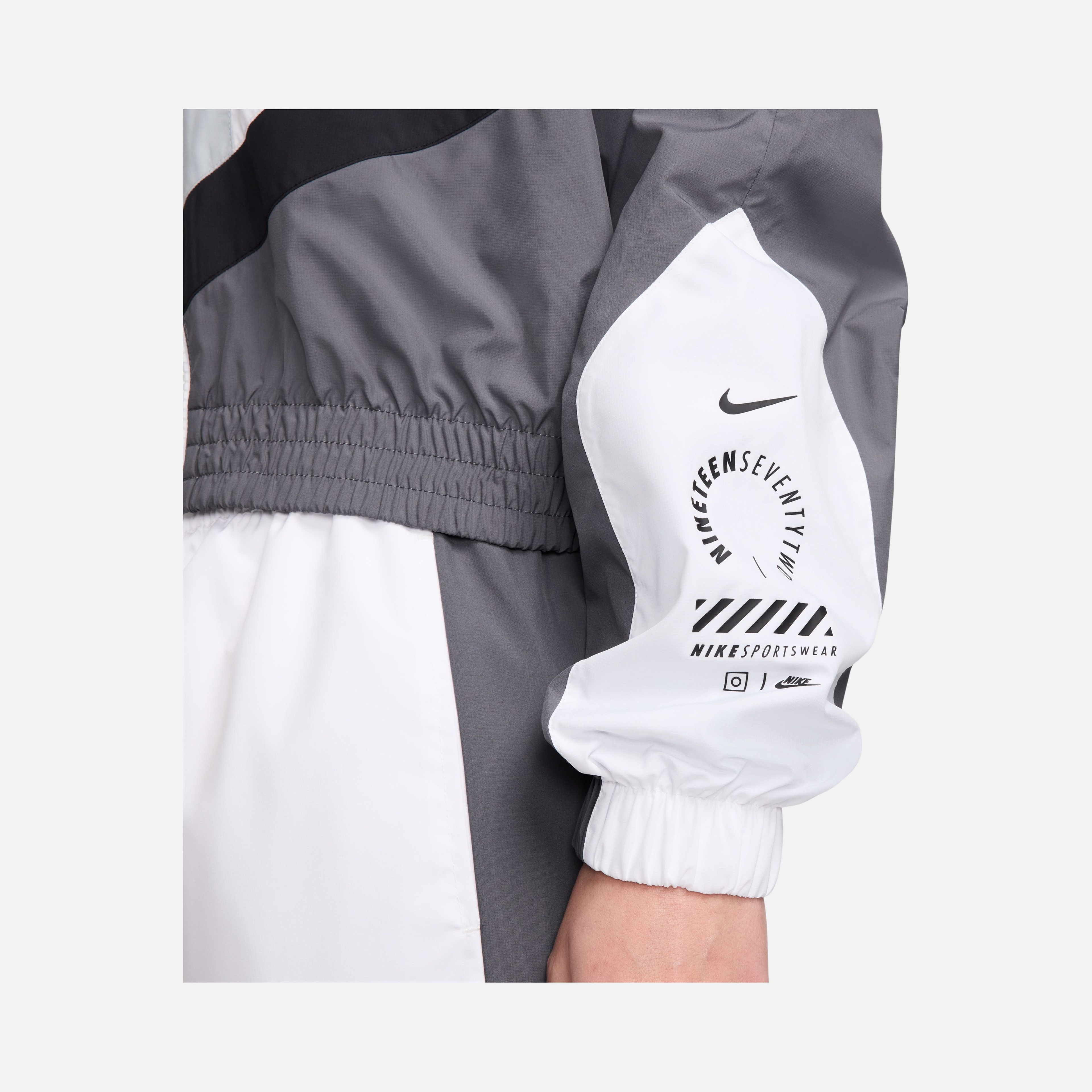 Nike Sportswear Gel Woven Street Crop Lined Full-Zip Kadın Ceket