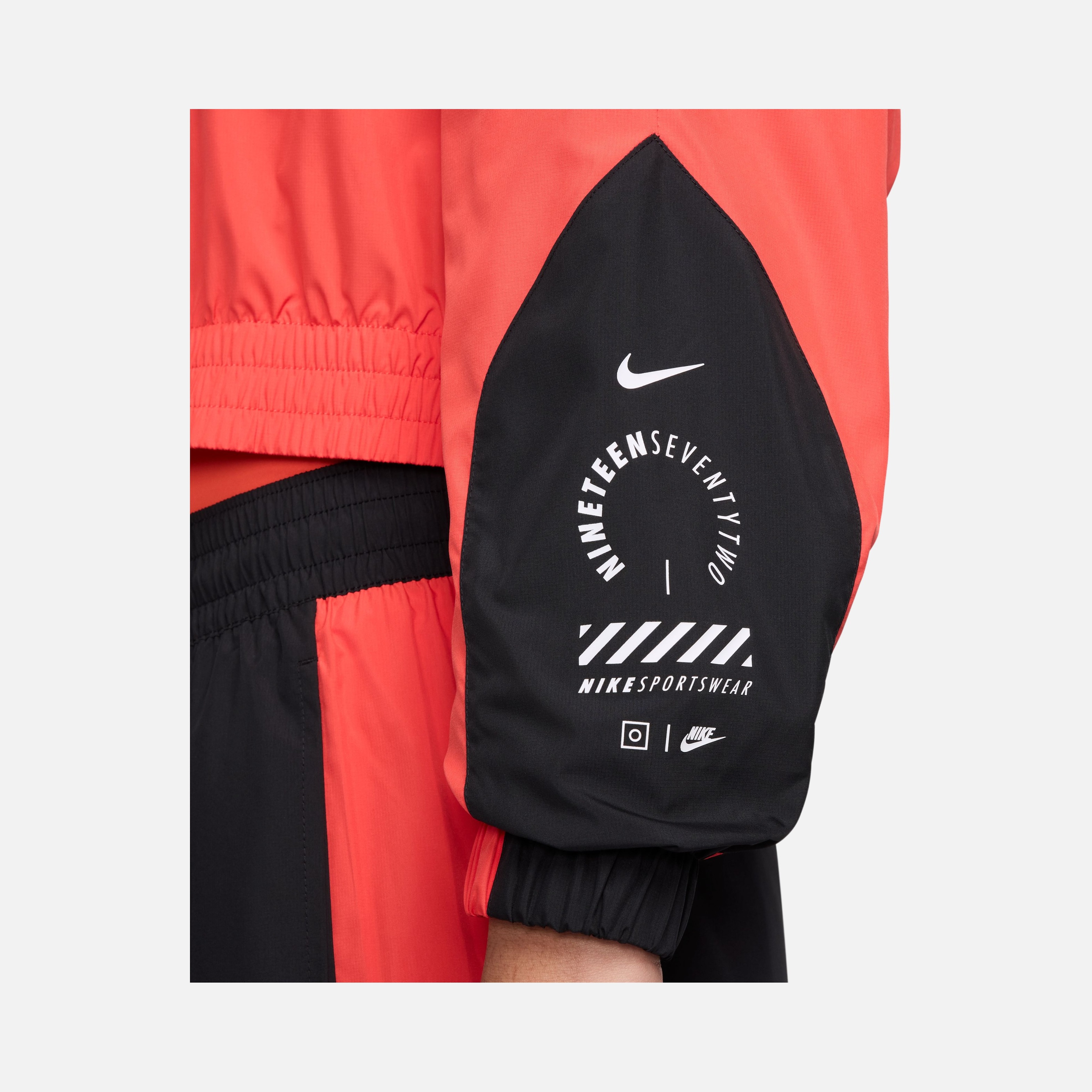 Nike Sportswear Gel Woven Street Crop Lined Full-Zip Kadın Ceket