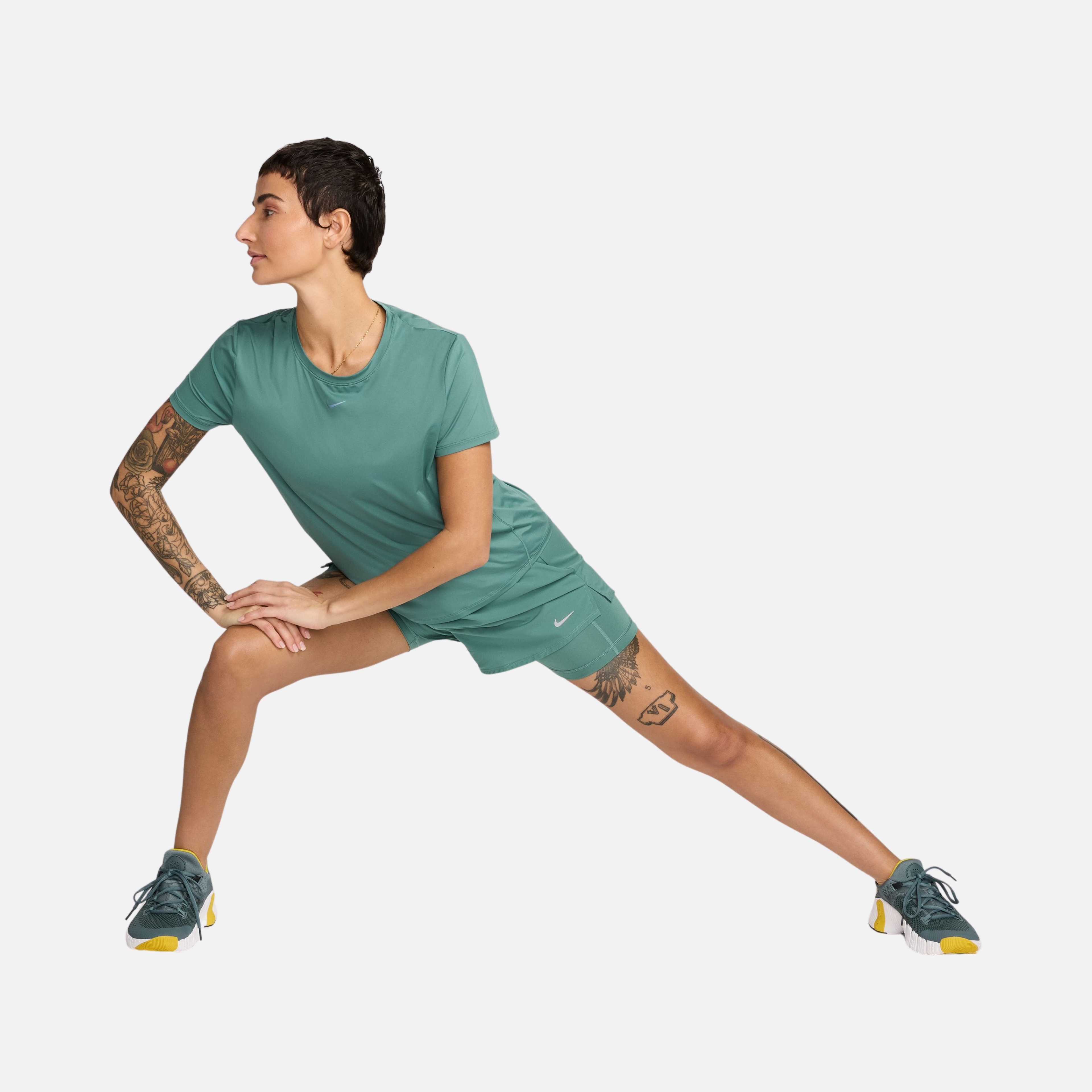 Nike One Classic Dri-Fit Short-Sleeve Training Kadın Tişört