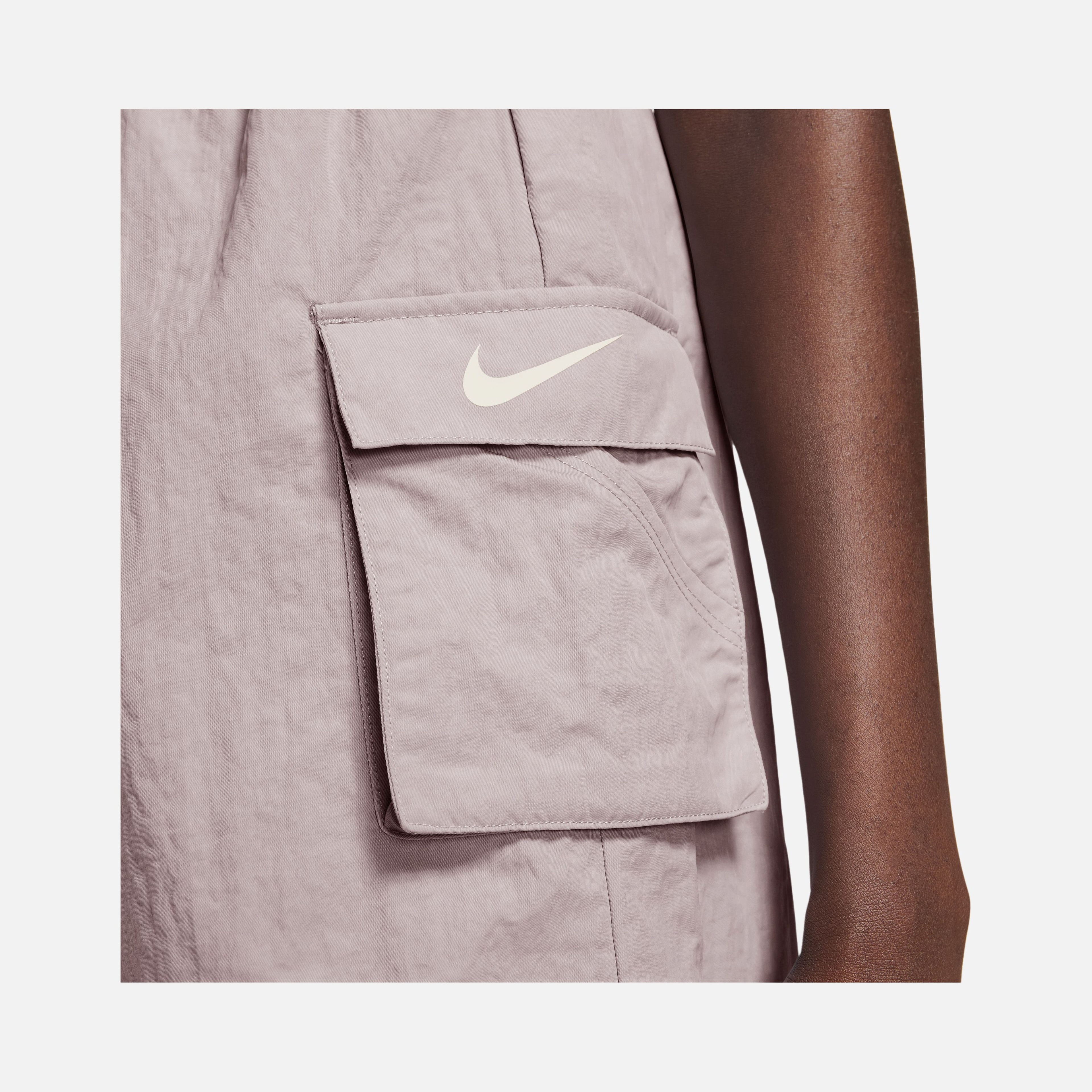 Nike Sportswear Essential Woven High-Rise Kadın Şort