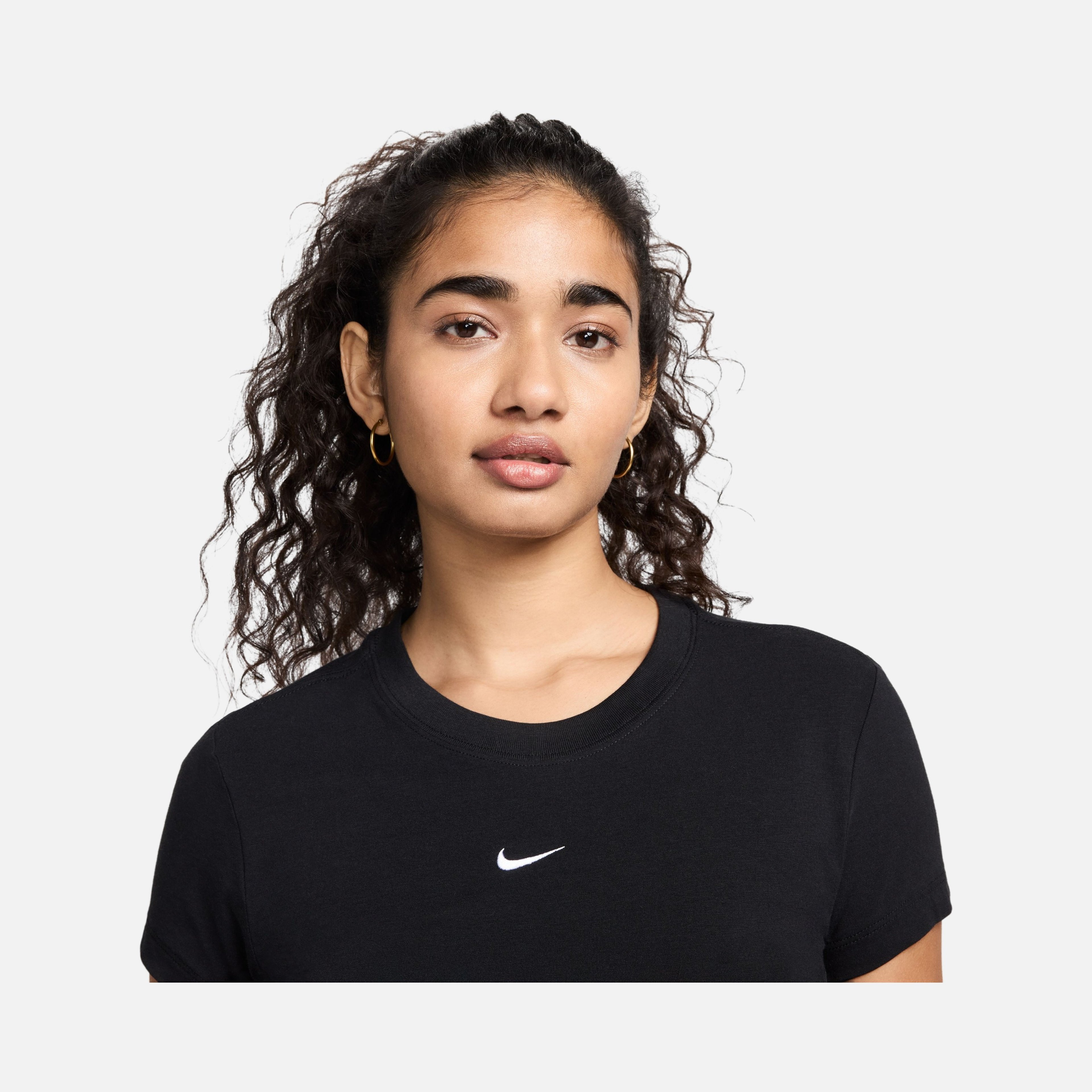 Nike Sportswear Essentials Chill Knit Short-Sleeve Kadın Tişört