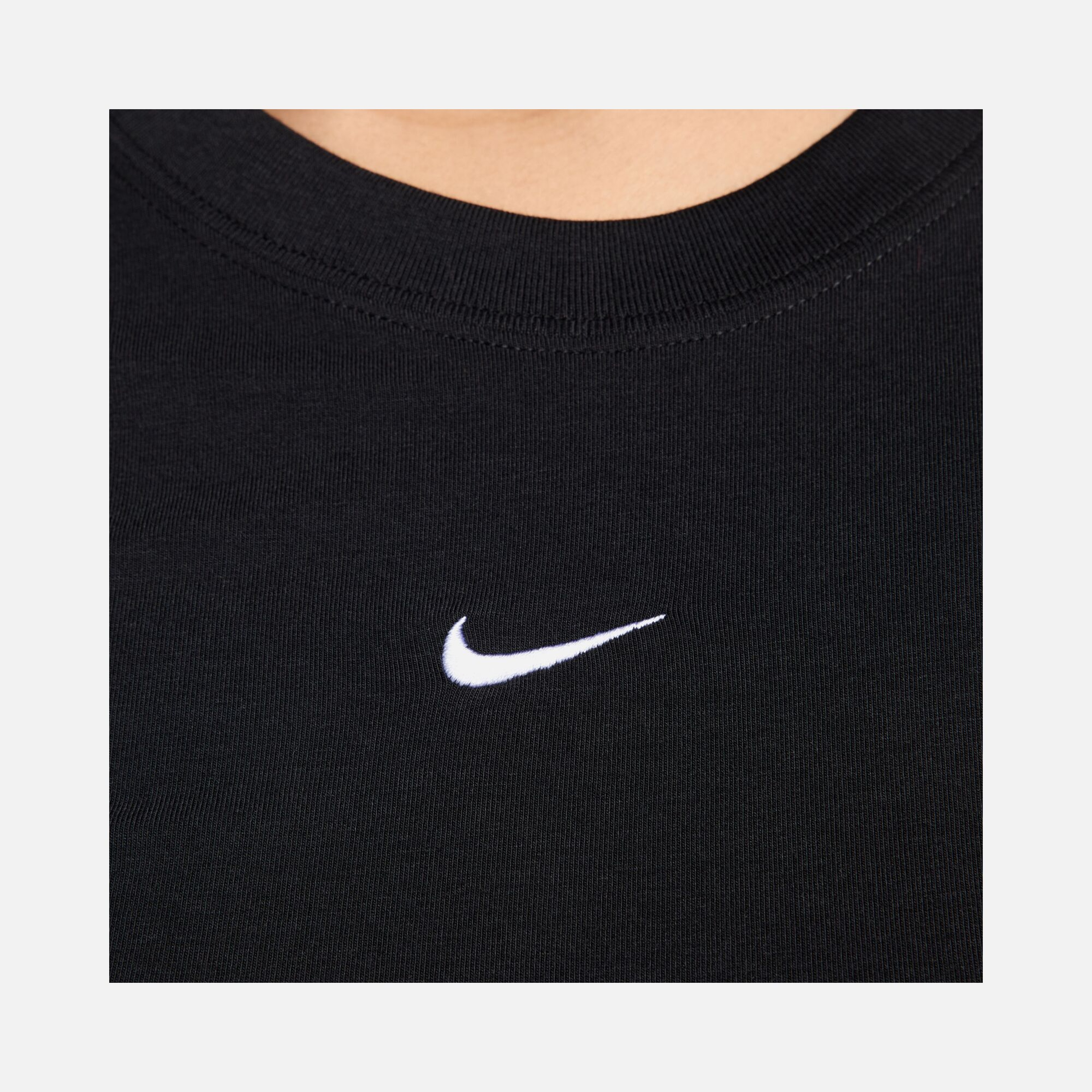 Nike Sportswear Essentials Chill Knit Short-Sleeve Kadın Tişört