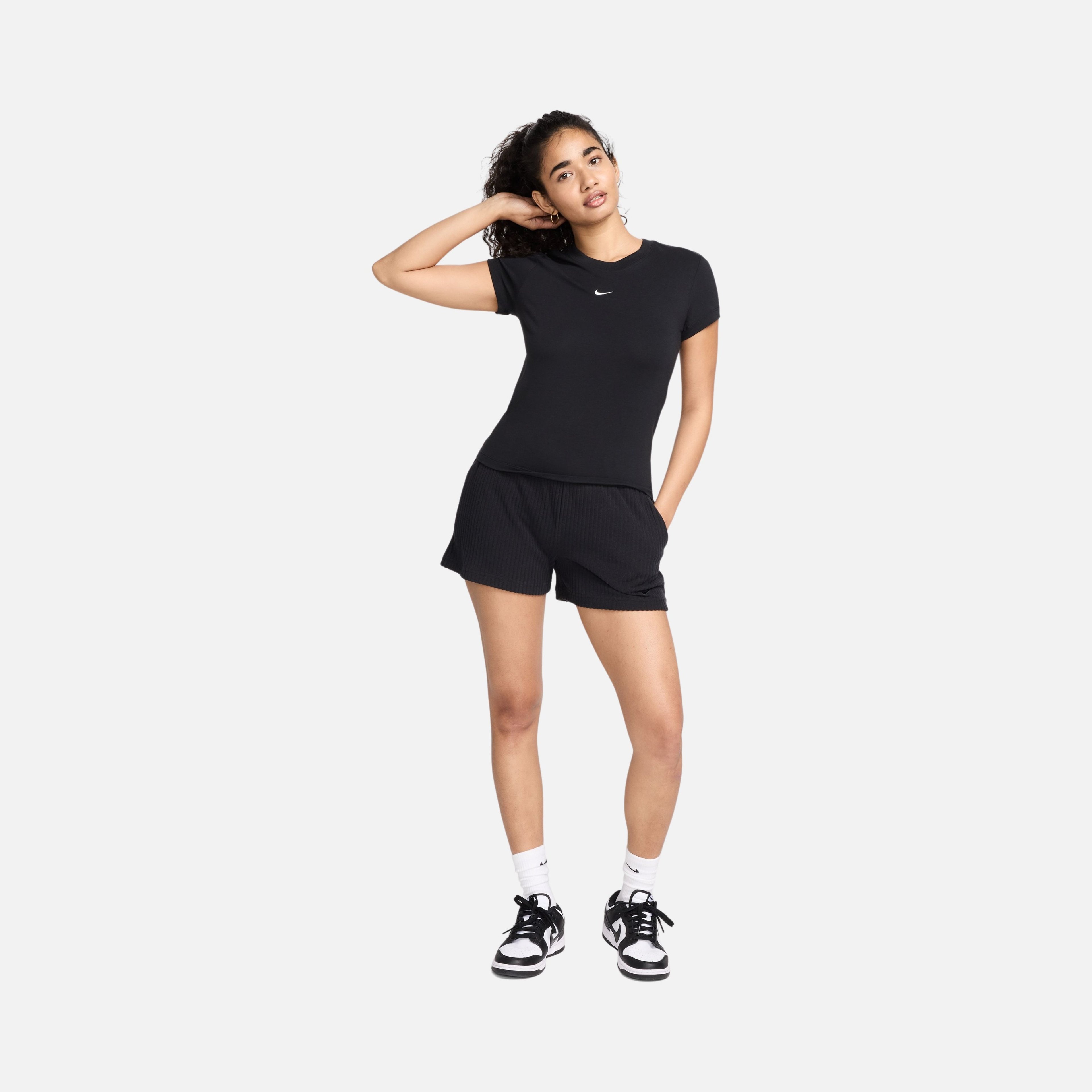 Nike Sportswear Essentials Chill Knit Short-Sleeve Kadın Tişört