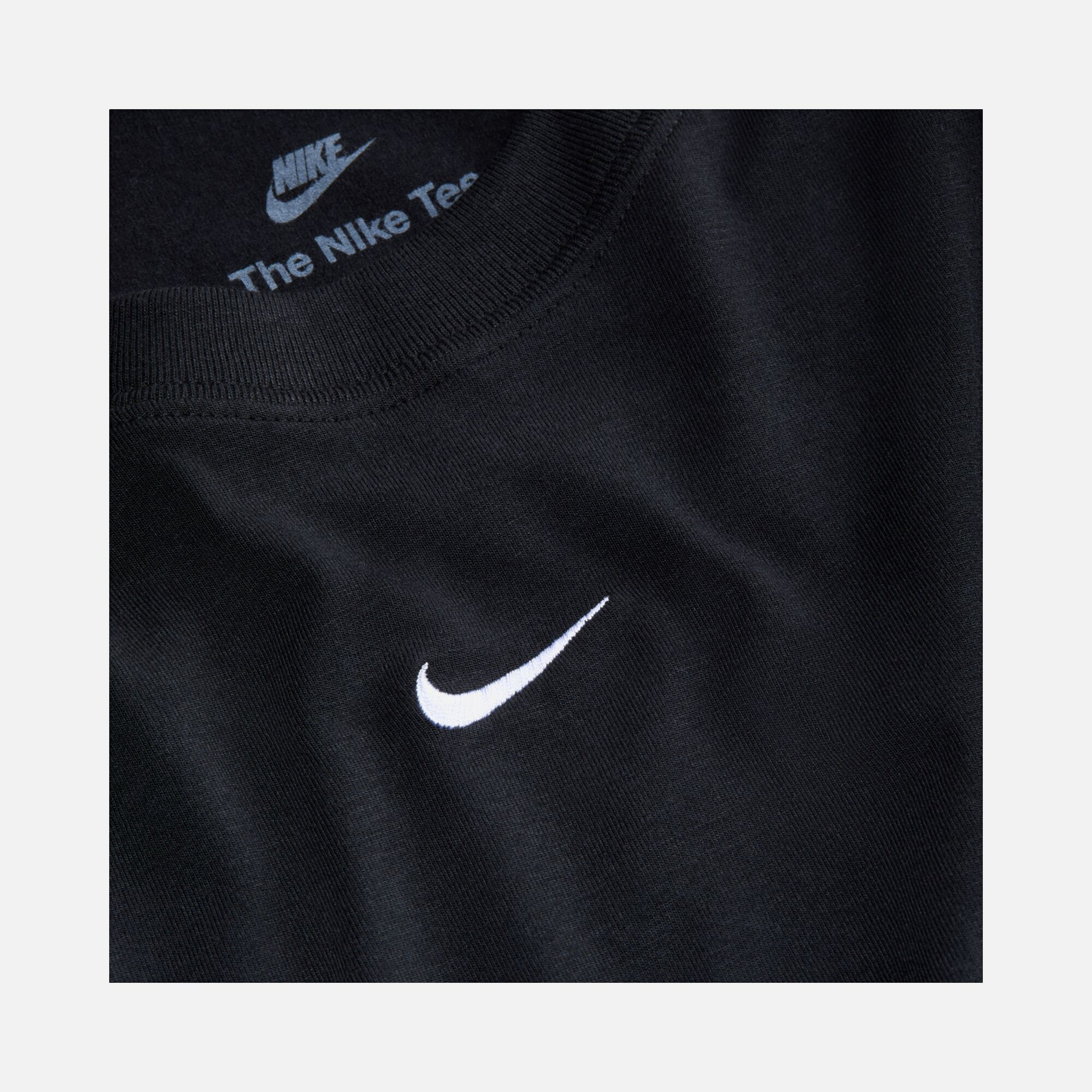 Nike Sportswear Essentials Chill Knit Short-Sleeve Kadın Tişört