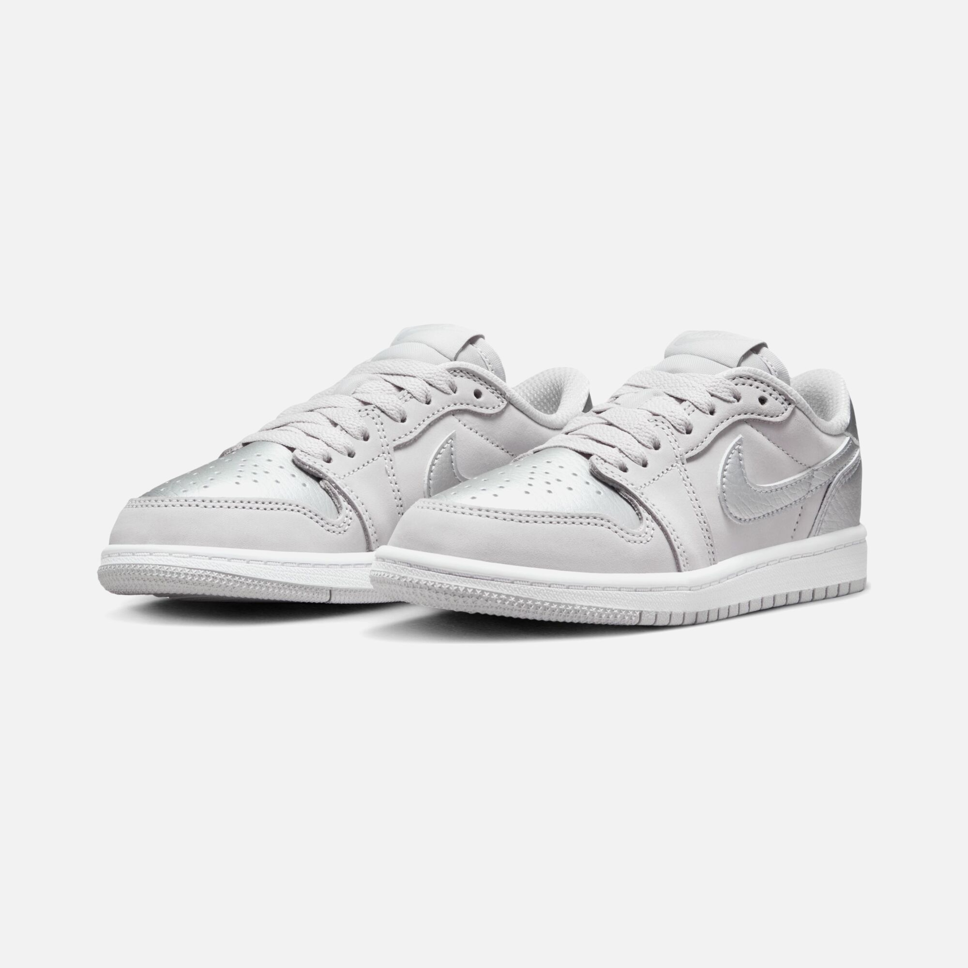 Nike Jordan 1 Retro Low OG ''Metallic Silver Leather Version'' (PS) Çocuk Spor Ayakkabı