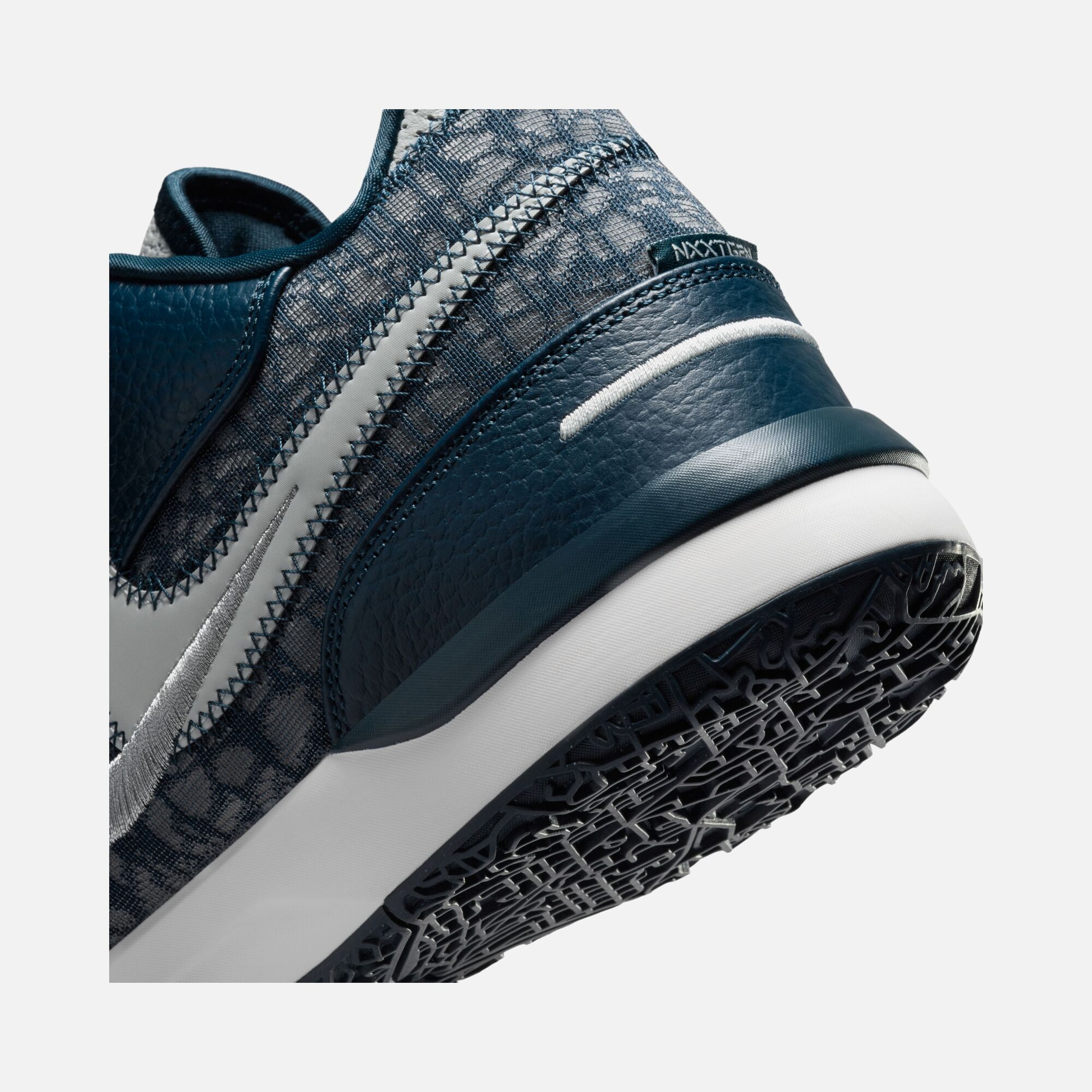 Nike LeBron James NXXT Gen AMPD Erkek Basketbol Ayakkabısı